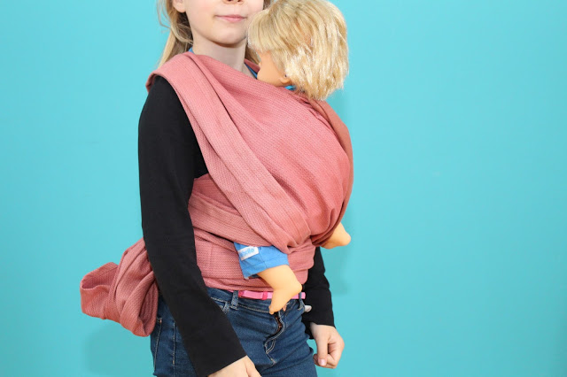 mamanuka Tragetuch, Kind trägt MamaNuka Tuch, Tragetuchliebe, Mamablog, Papablog, Familienblog mit Tragetuch