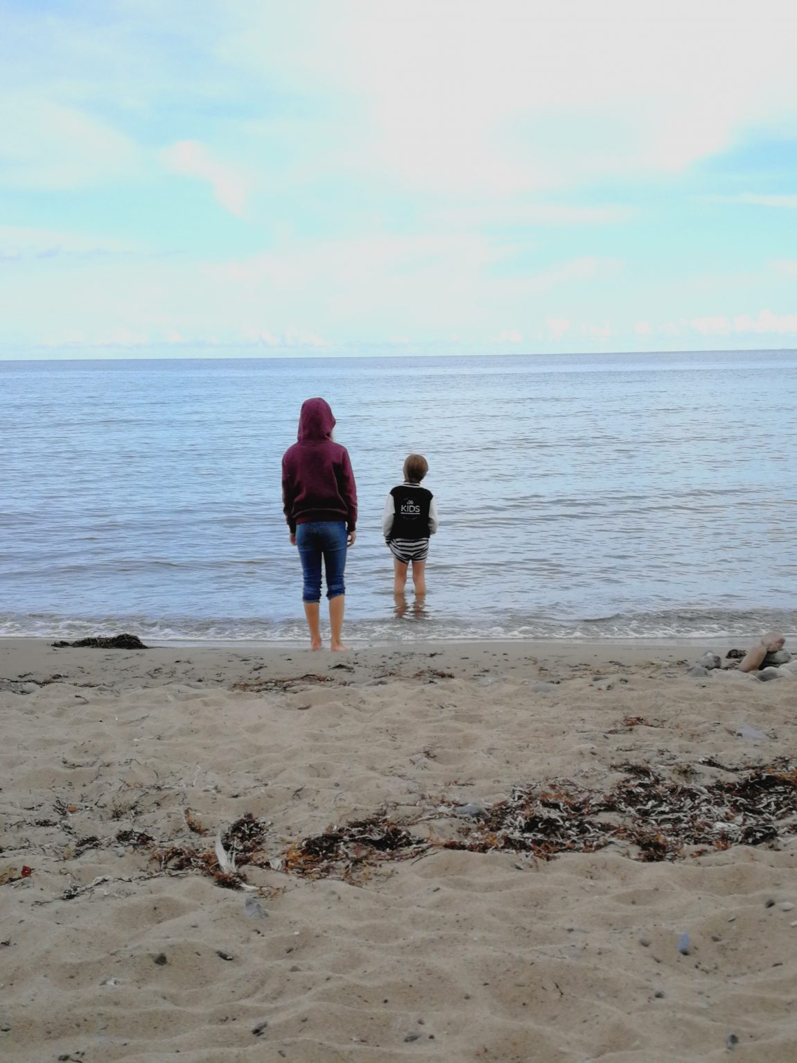 Kinder am Strand von Mön