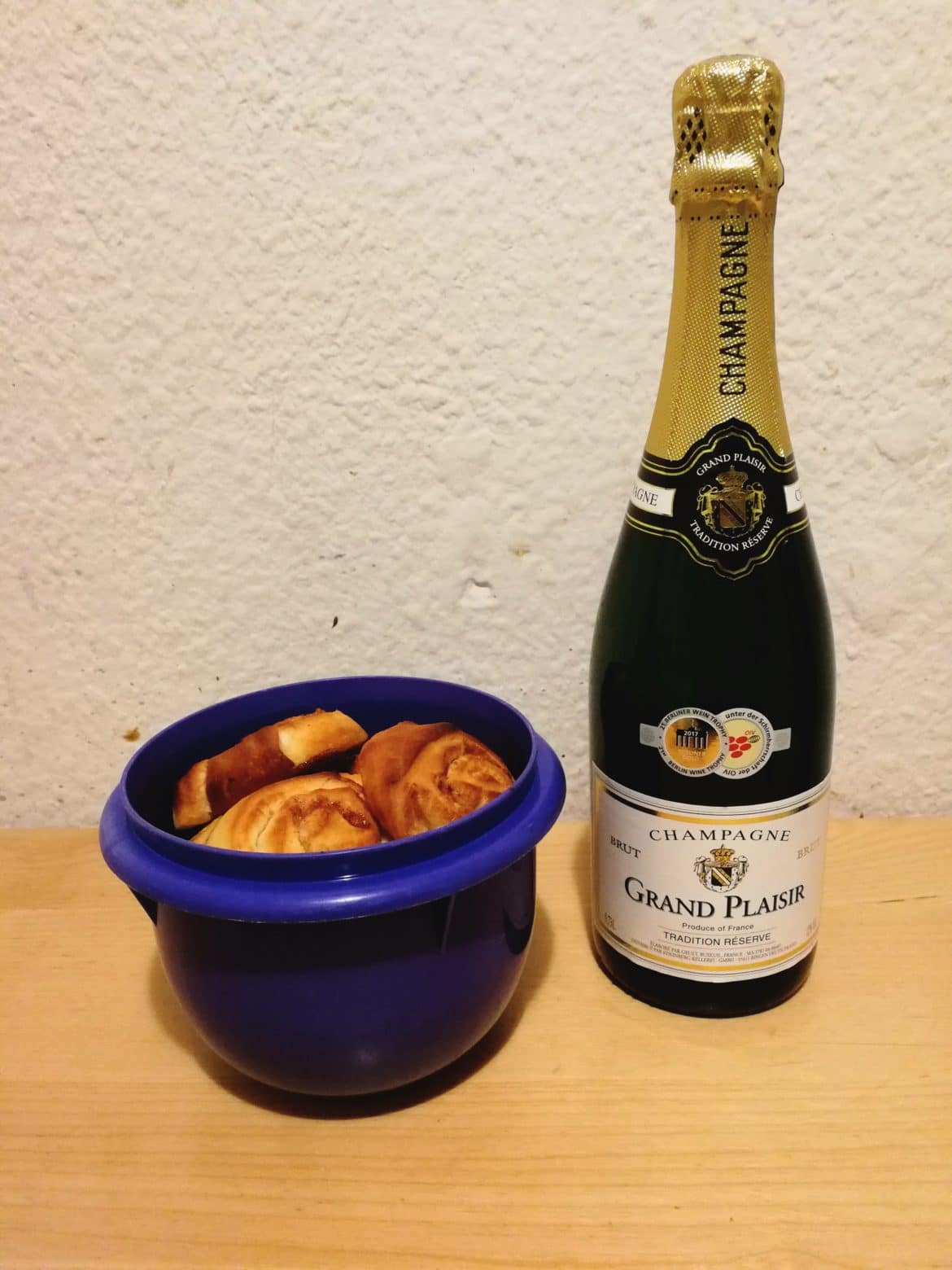 Sekt und Zimtschnecken