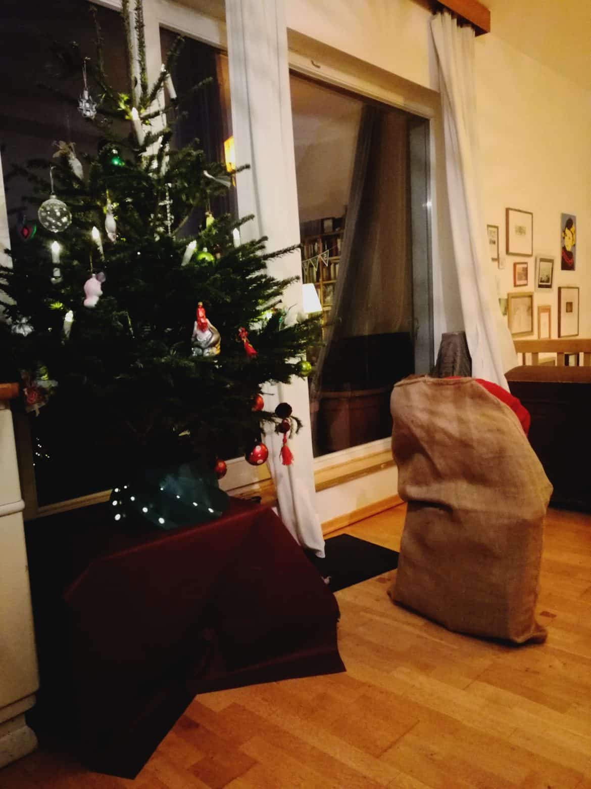 Baum und Geschenke