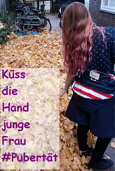 Kuess die Hand junge Frau_grossekoepfe.de