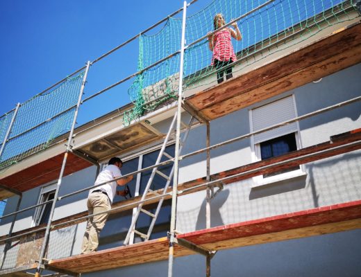 Ein eingezäuntes Haus, Hausbau mit Kindern