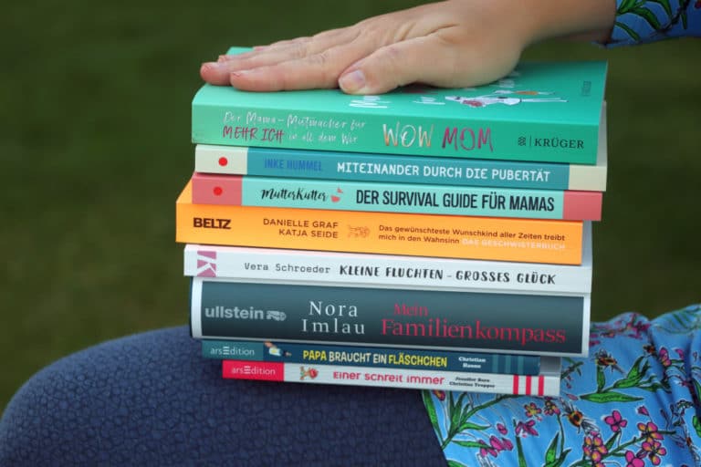 Grossekoepfe_Bücherstapel