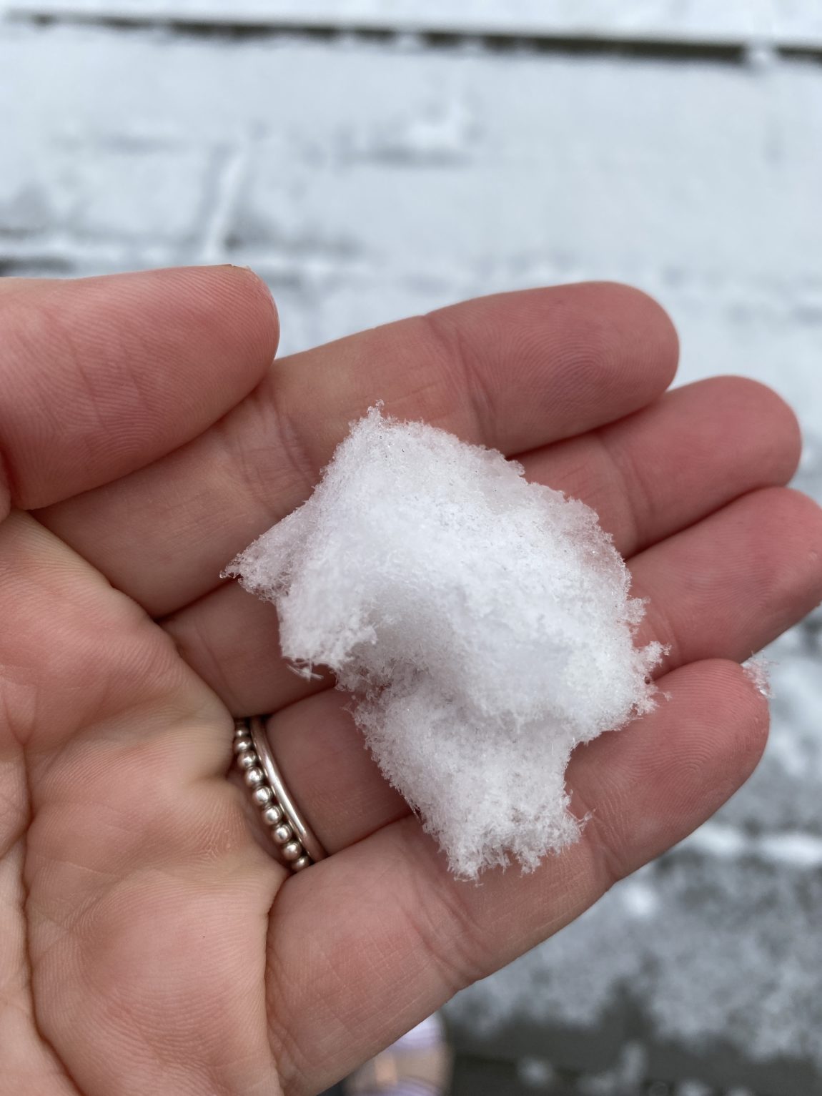 Der Schnee liegt eine Weile und auch in meiner Hand.
