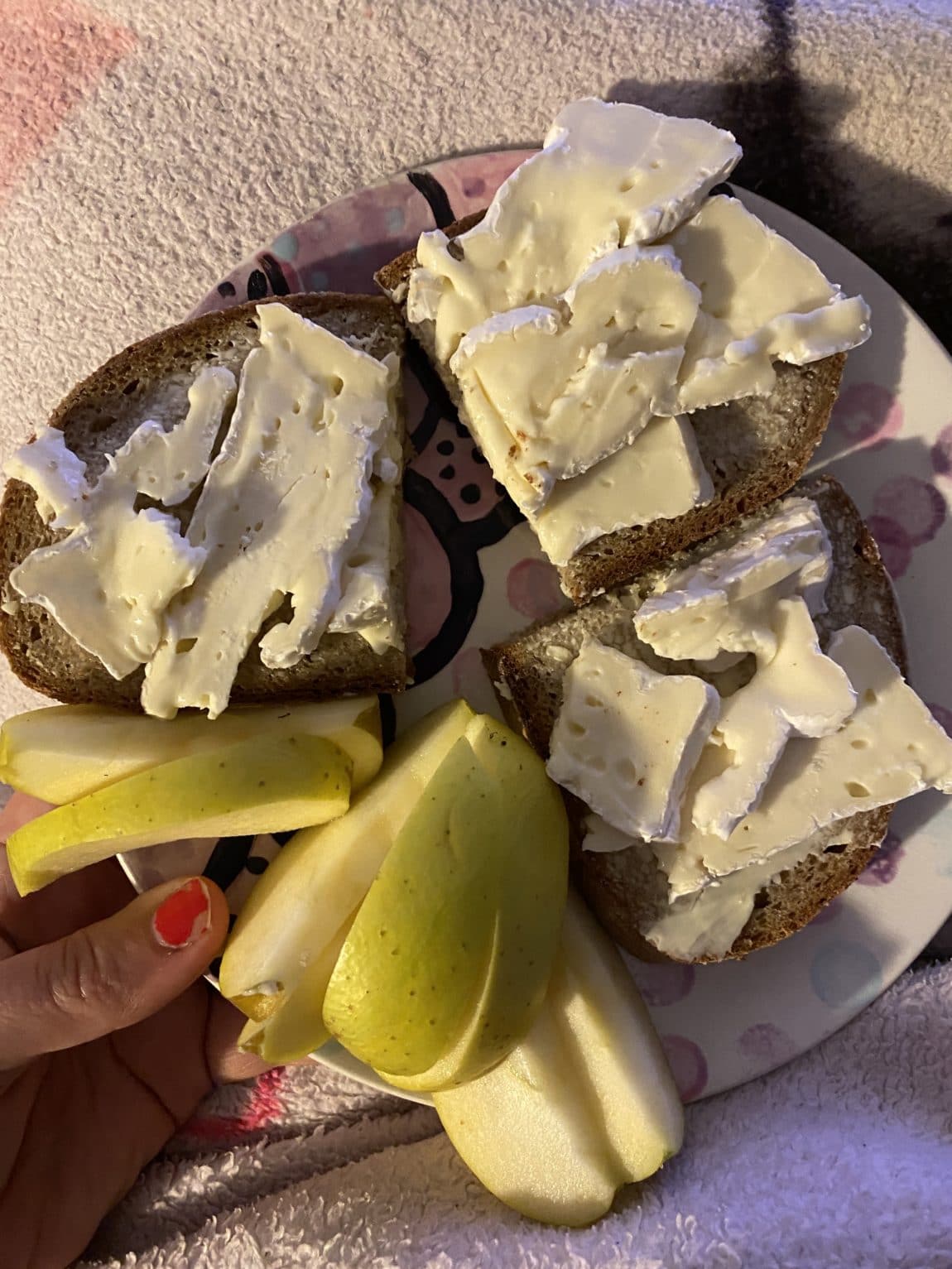 Käsebrot mit Apfel