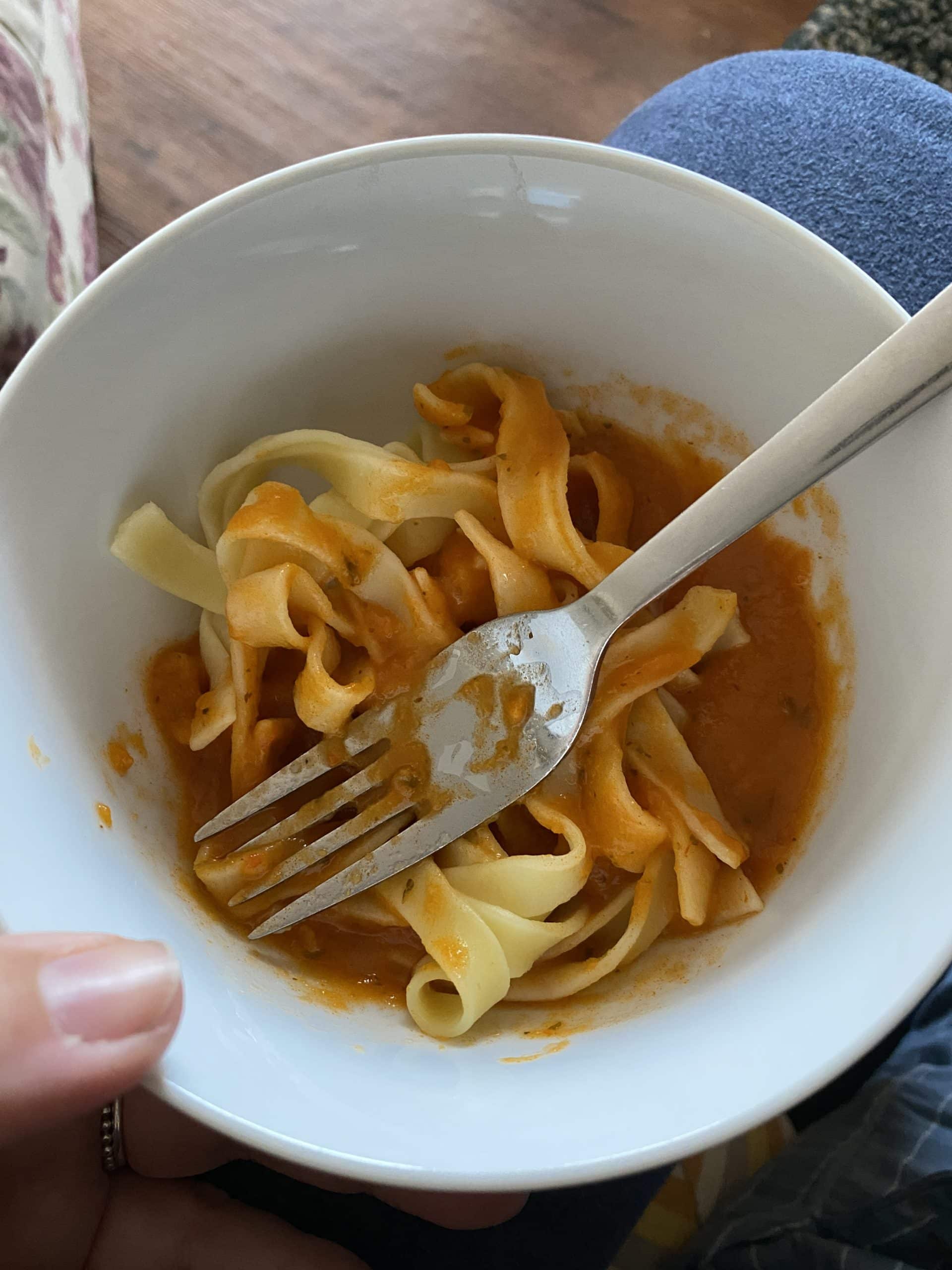 Zum Abendbrot gibt es die Reste von den Nudeln mit Gemüsesauce. Die Kinder haben leider alles aufgegessen von Pumpkin, wir werden darüber berichten.