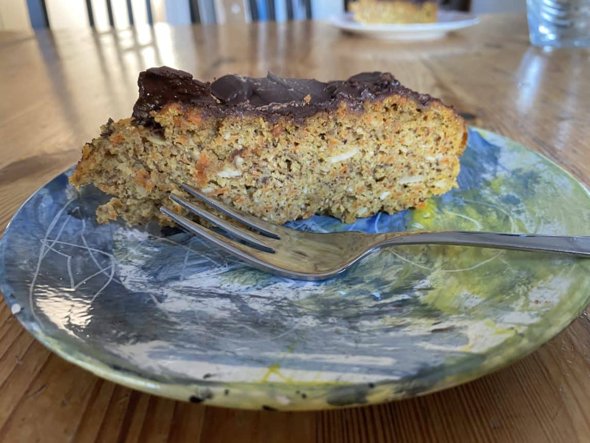 Das letzte Stück gesunder Karottenkuchen geht an mich.
