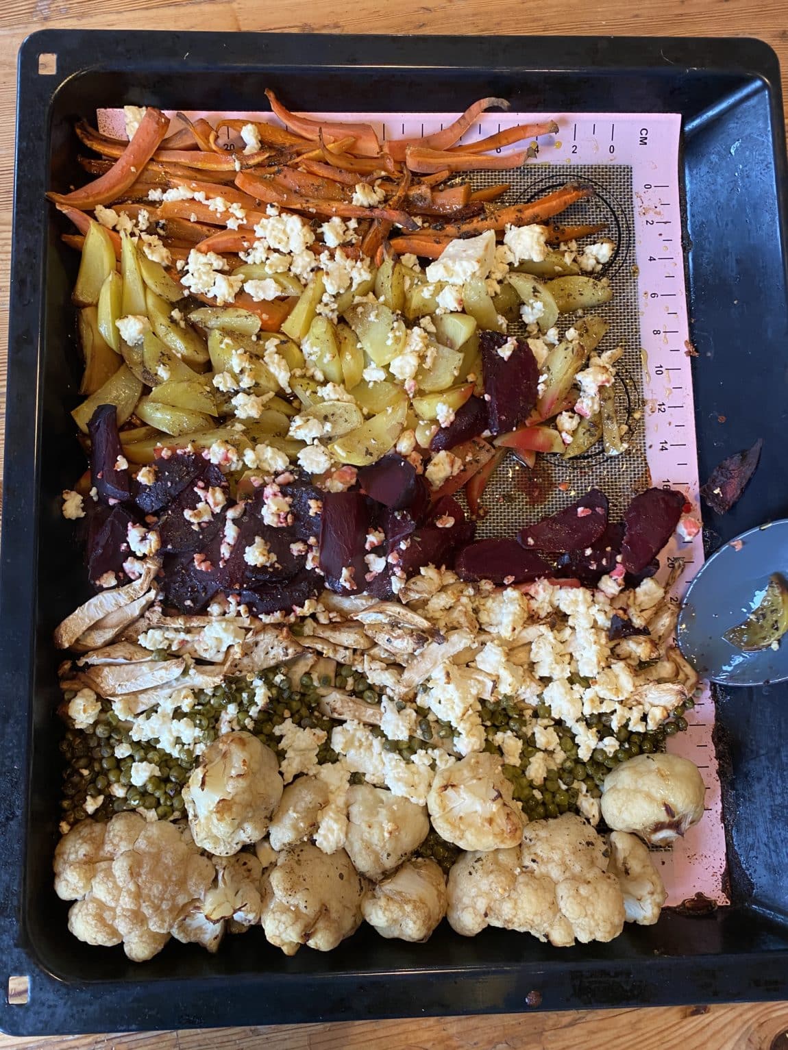 Es gibt gesunde Reste. Ich schmecke nicht so viel, aber die Mischung ist uns gut gelungen.