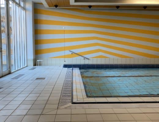 Auch das jüngste Kind beginnt nun einen Schwimmkurs.