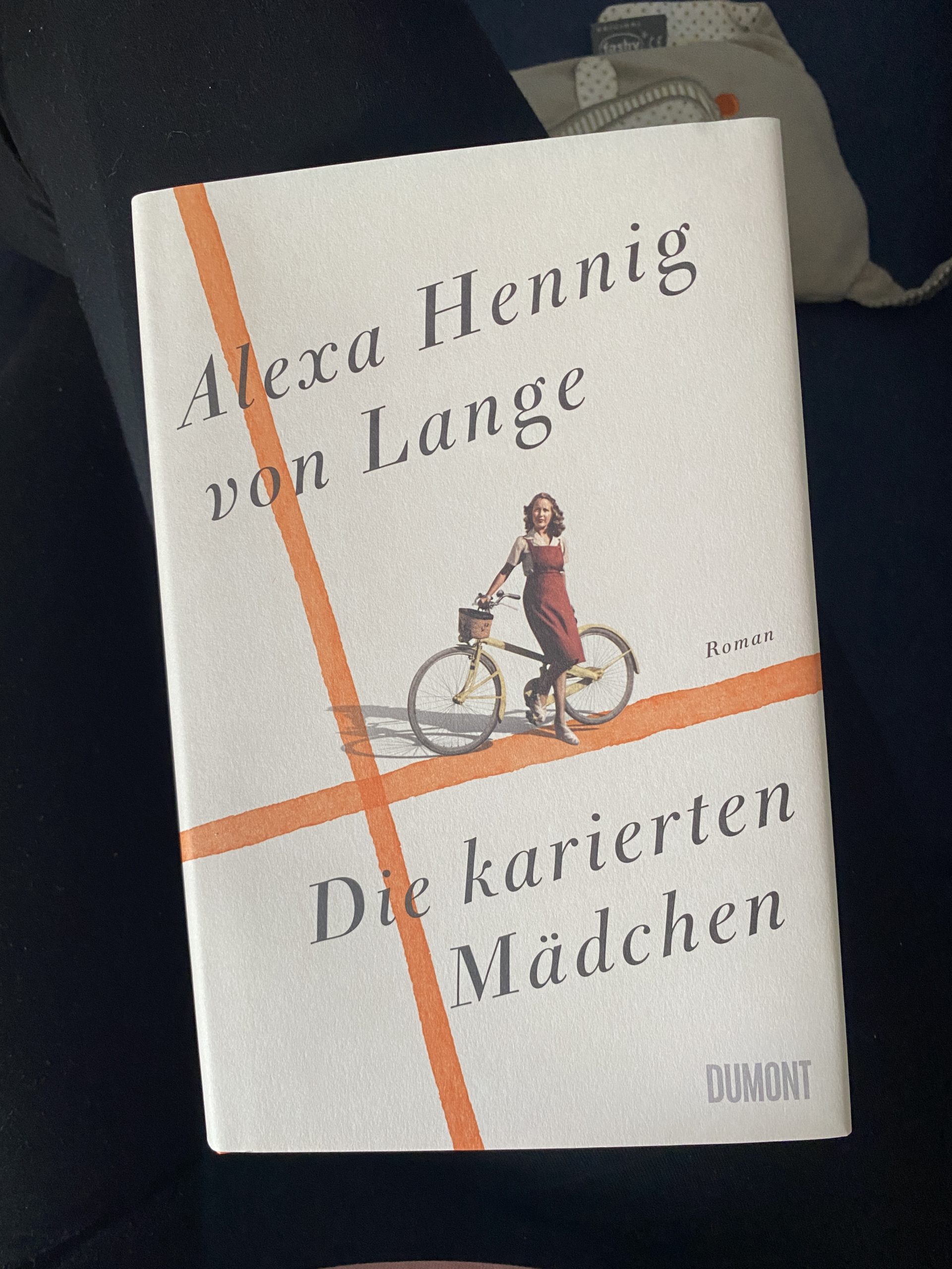 #9 Ich beginne ein neues Buch zu lesen. Darauf habe ich mich schon gefreut.