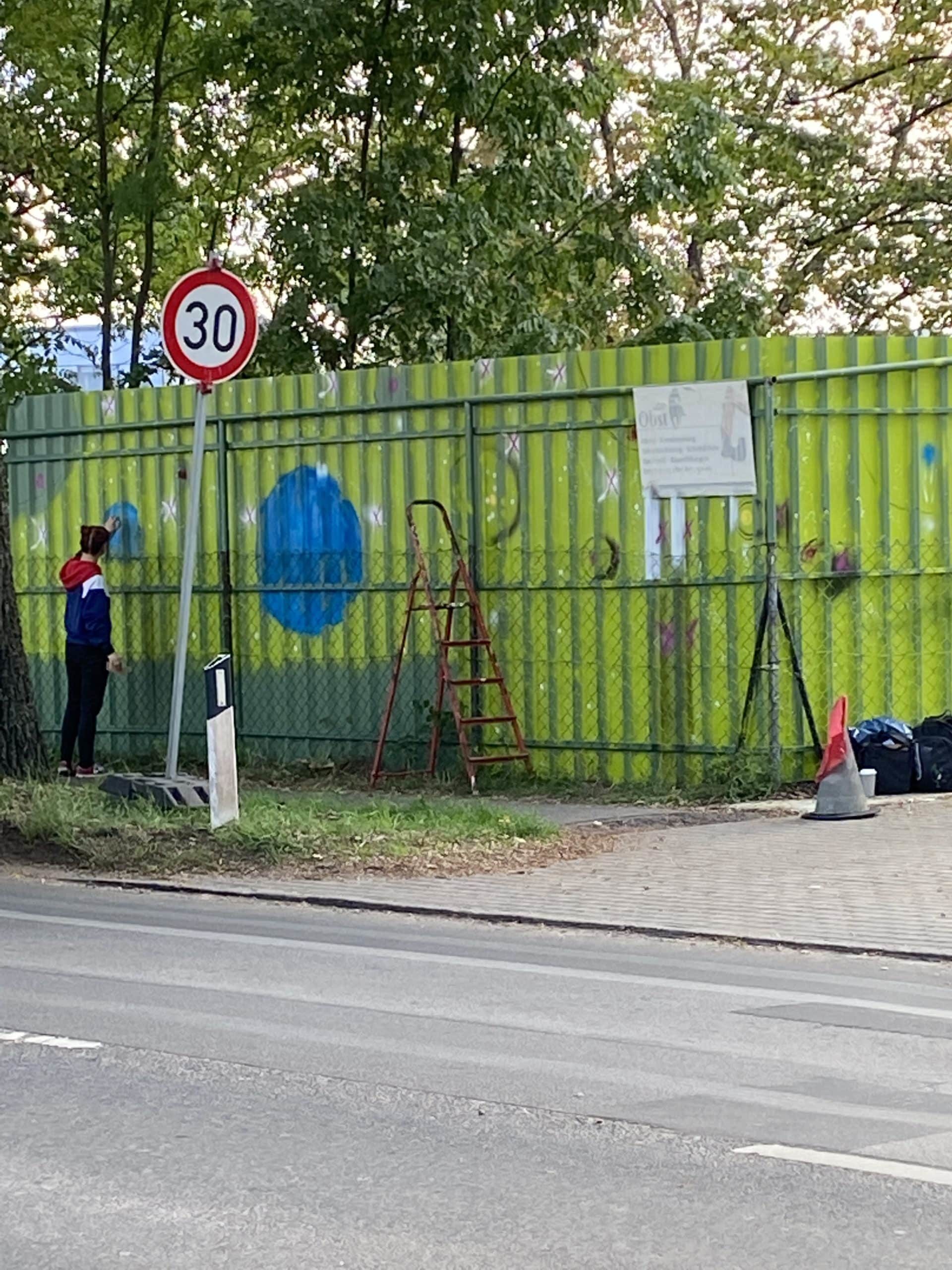 Schnell noch eine Runde laufen, dann leg ich mich mit Bauchweh und Wärmeflasche aufs Sofa.