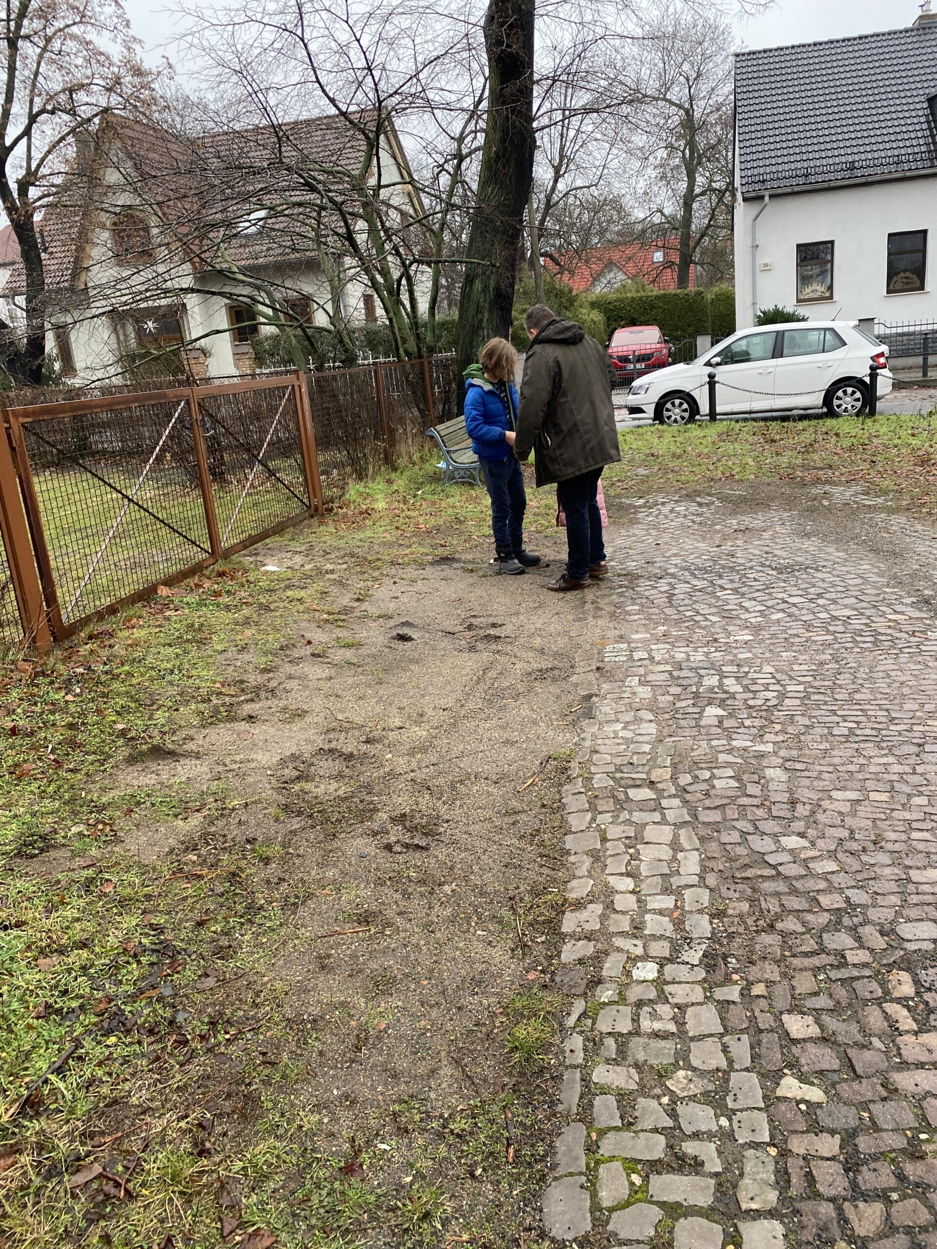 Hallo Samstag. Wir machen am Vormittag eine Runde und treffen Helferinnen des Weihnachtsmann.