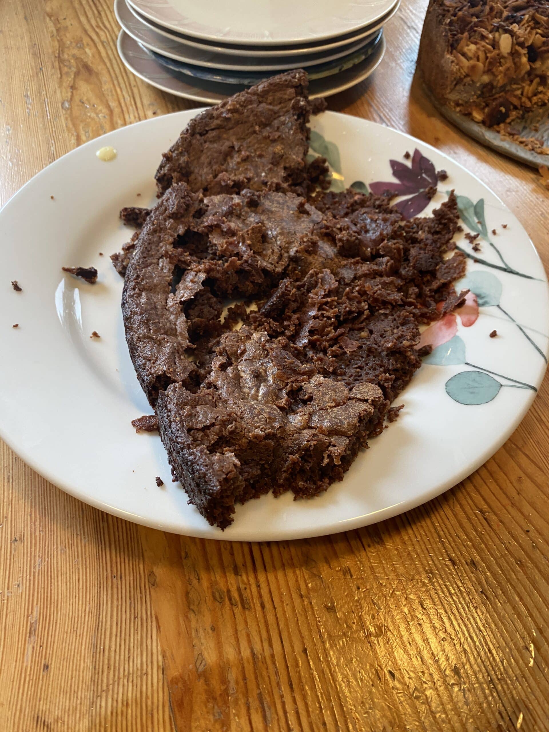 4. Irgendwer hat den Kuchen von gestern geplündert.