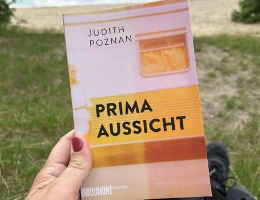 Am See nehme ich mir Zeit zu lesen, die letzten Seiten.