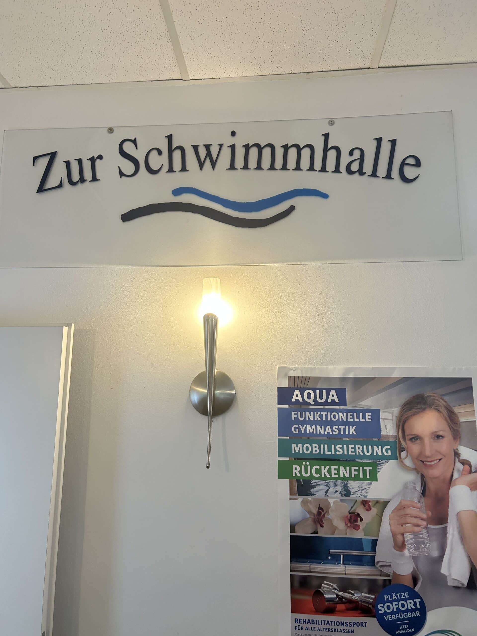 Danach geht es weiter zur Schwimmhalle, um mit der Jüngsten weiter am Seepferdchen zu üben. Der Kurs endet morgen und wir hoffen sehr, dass wir das Kapitel dann abschließen können.