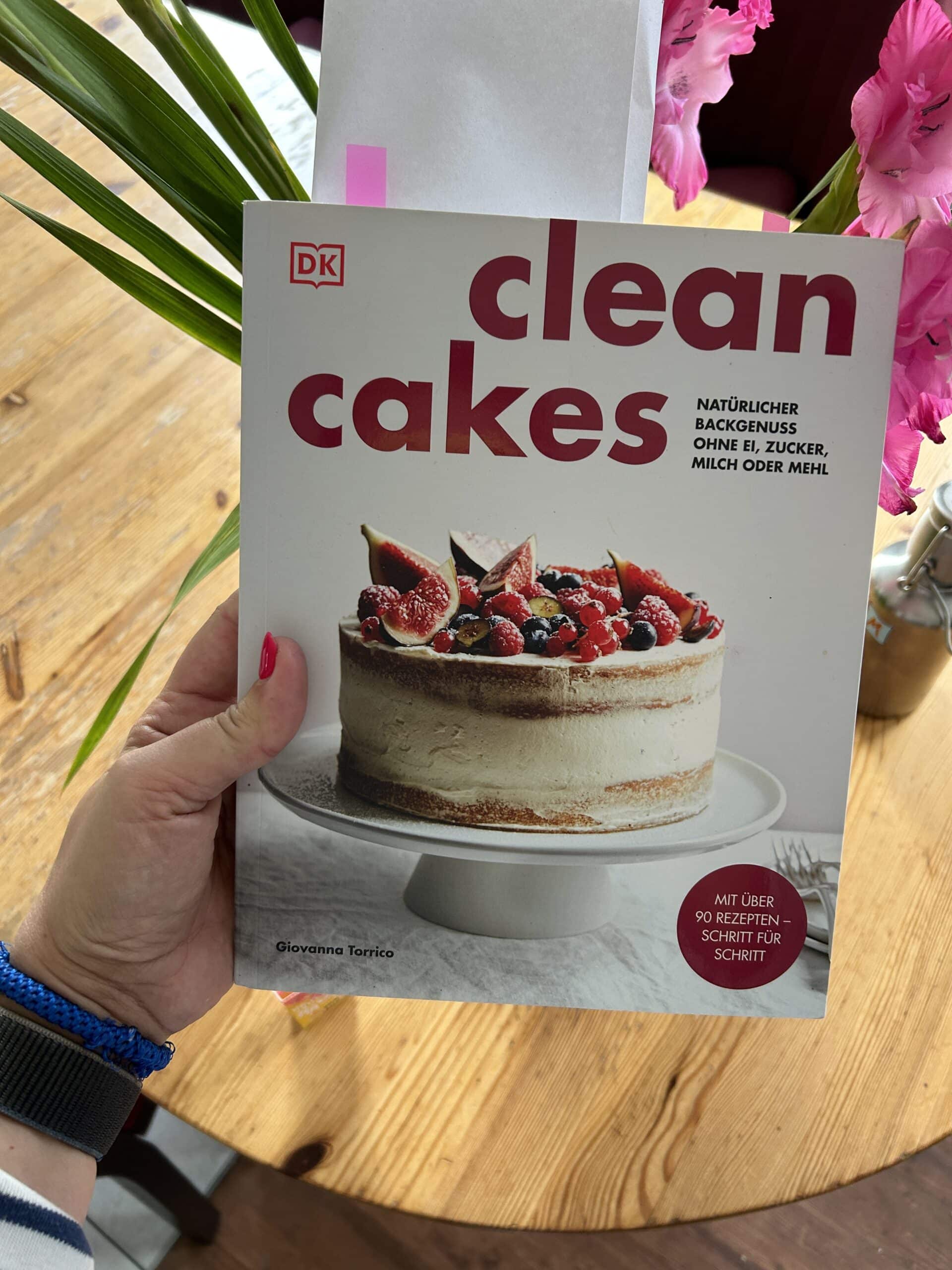 Hallo Sonntag. Heute wird gebacken. Ich schaue nochmal im Buch "Clean Cakes" vorbei.