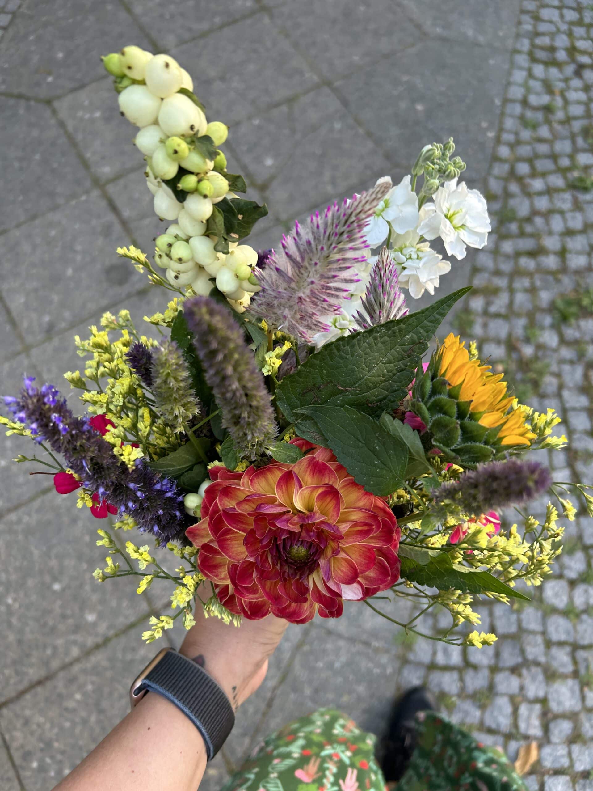 Mit tollen Eindrücken und Blumen geht es zurück nach Hause.