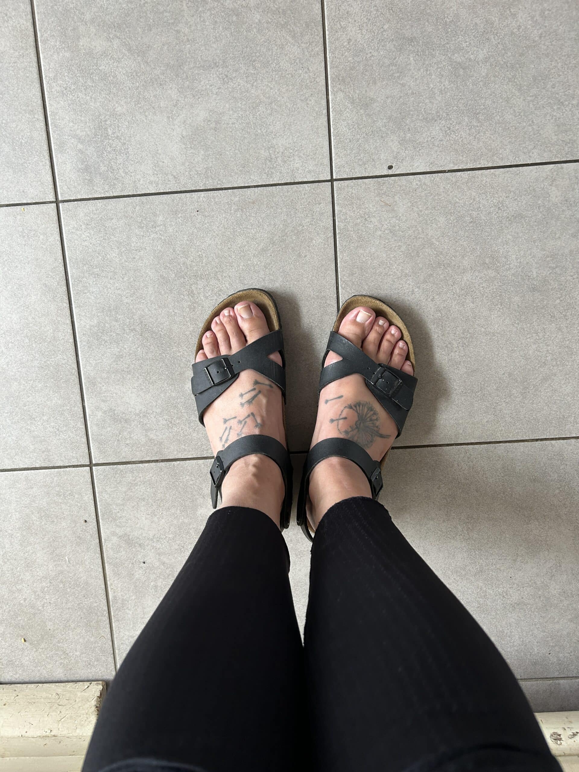 und freue mich als die Post ankommt. Ich hab mir nämlich über Vinted Birkenstocks gekauft.