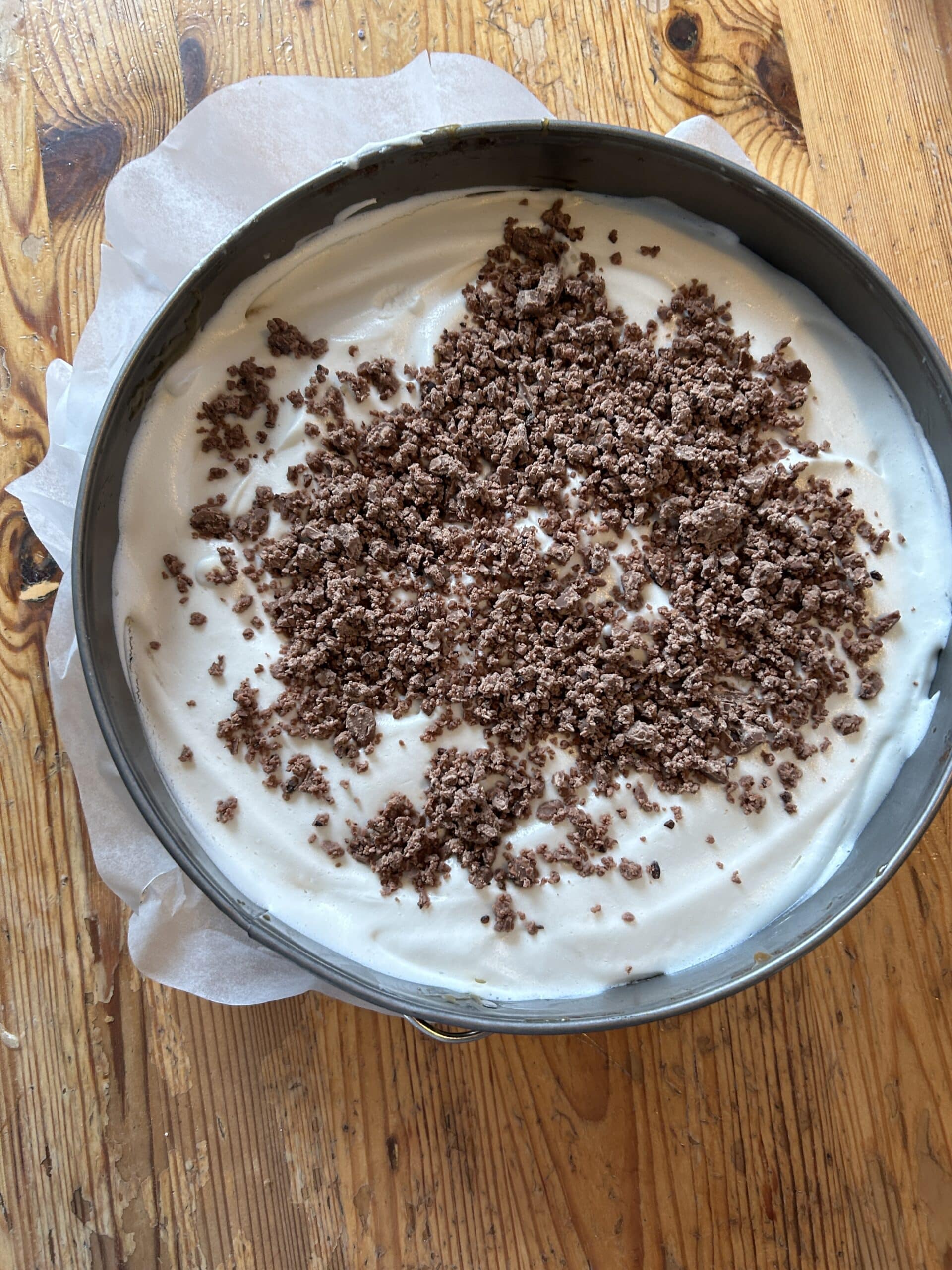 und ich packe einen glutenfreien/ veganen Kuchen mit Banane, Karamell und Kokossahne..