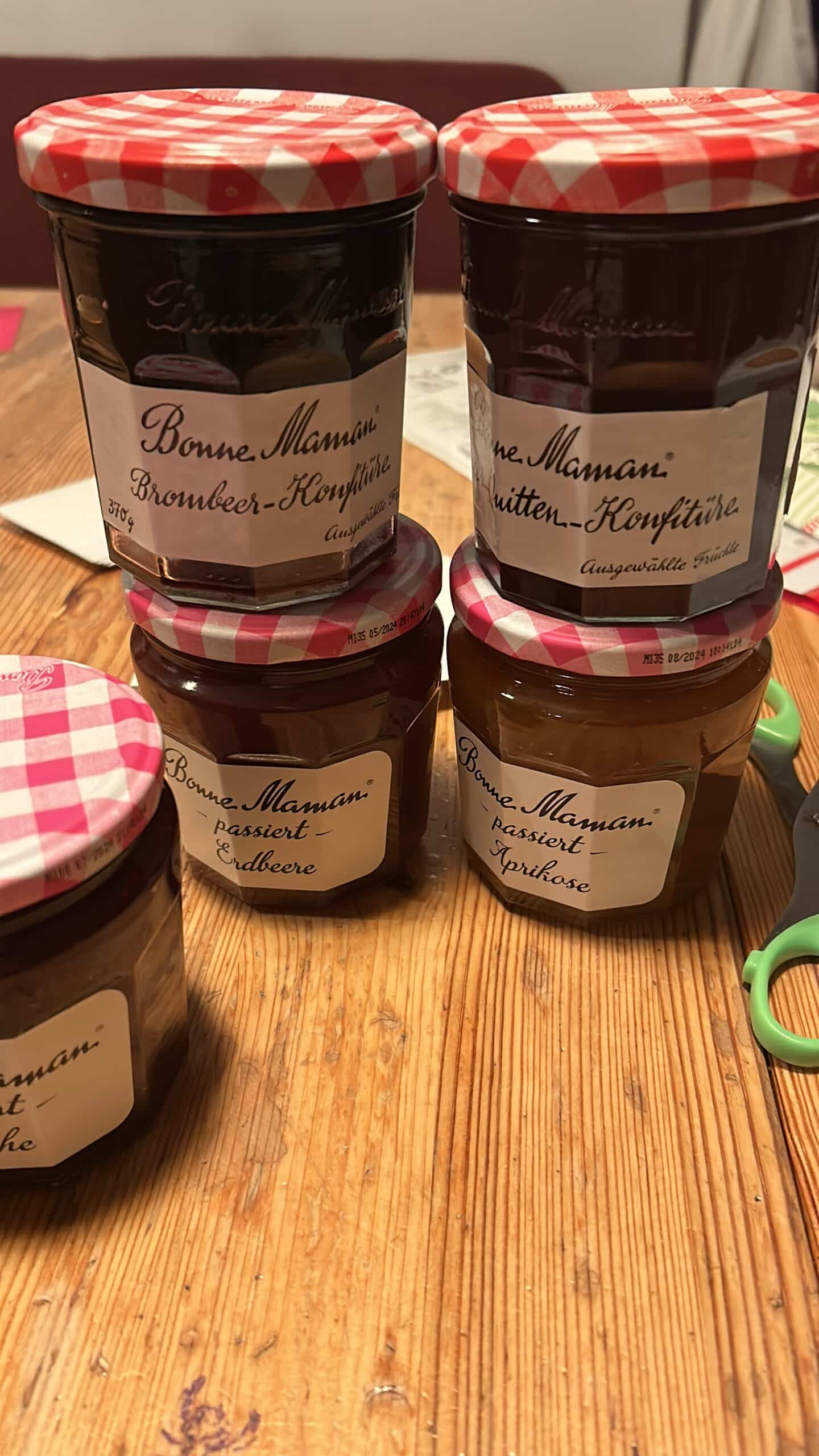 #11 Dann öffne ich noch die Post. Vor einigen Wochen haben wir in einer Marmelade etwas Plastik entdeckt, ich hab es dorthin geschickt und heute kam ein Dankeschön dafür.