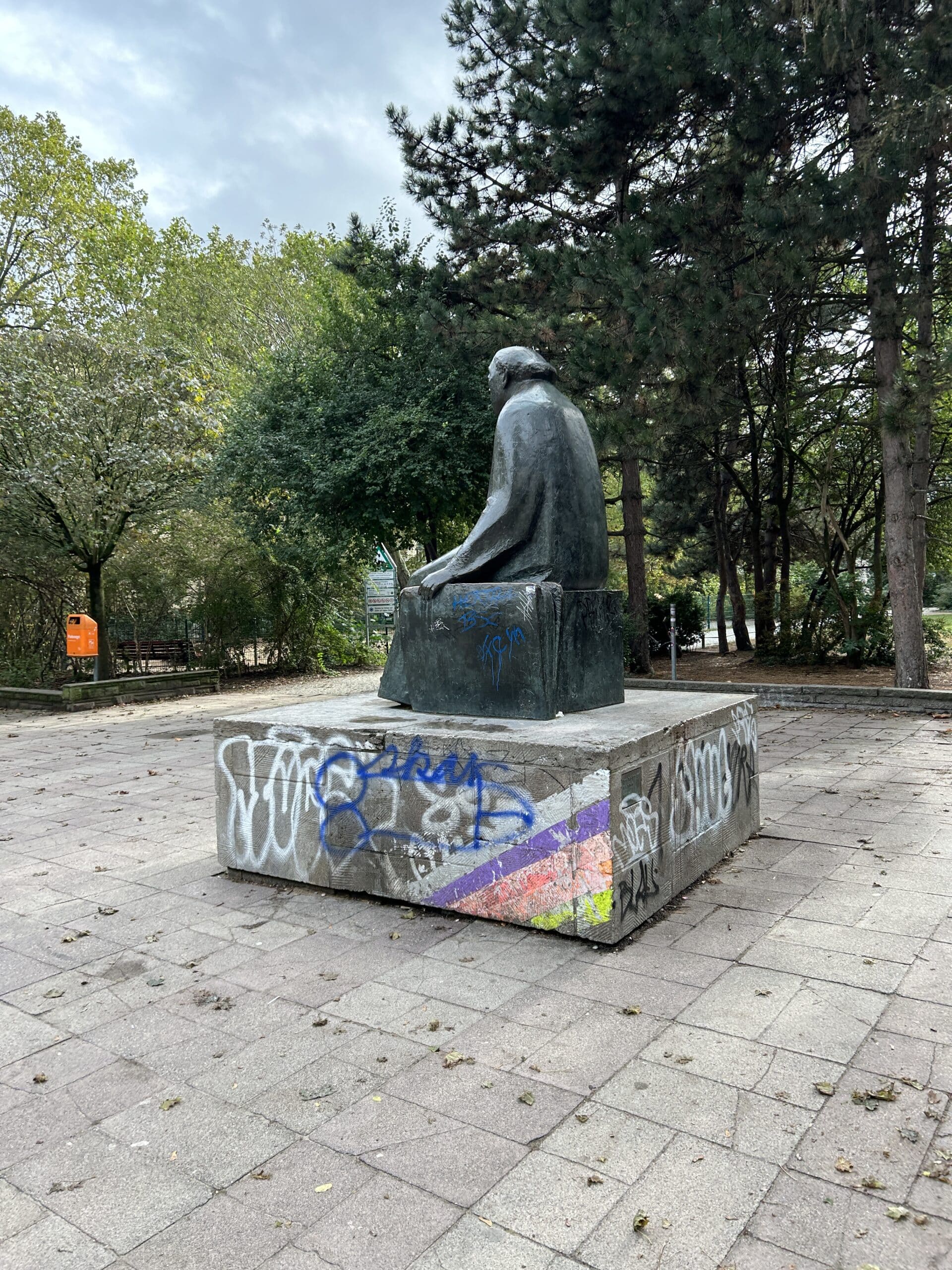 #7 und habe kurz Zeit am Kollwitz Platz vorbeizuschauen..