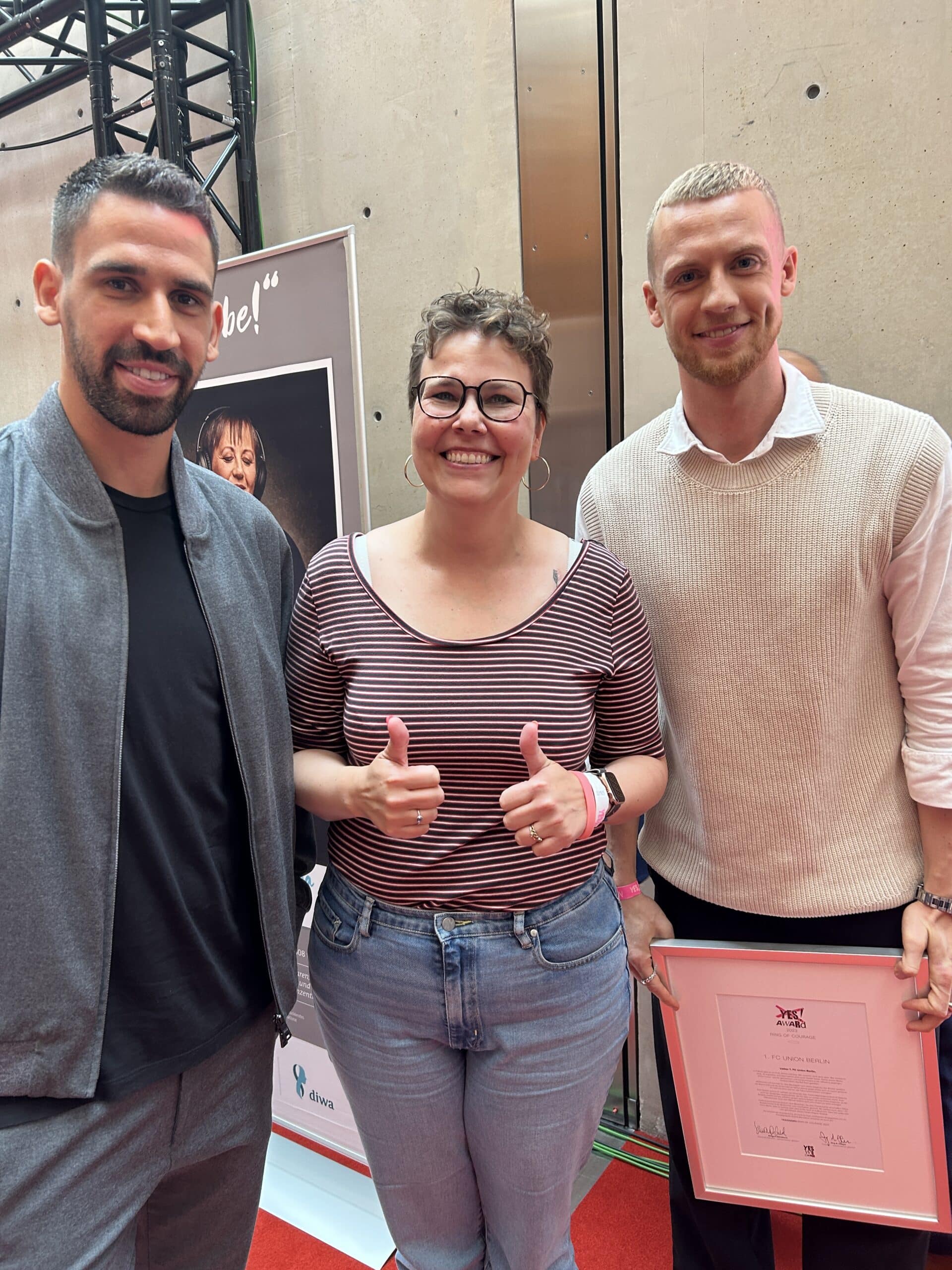 Der 1. FC Union erhält einen Preis für ihr Engagement in Bezug auf Hodenkrebs! FInde die Jungs echt cool!