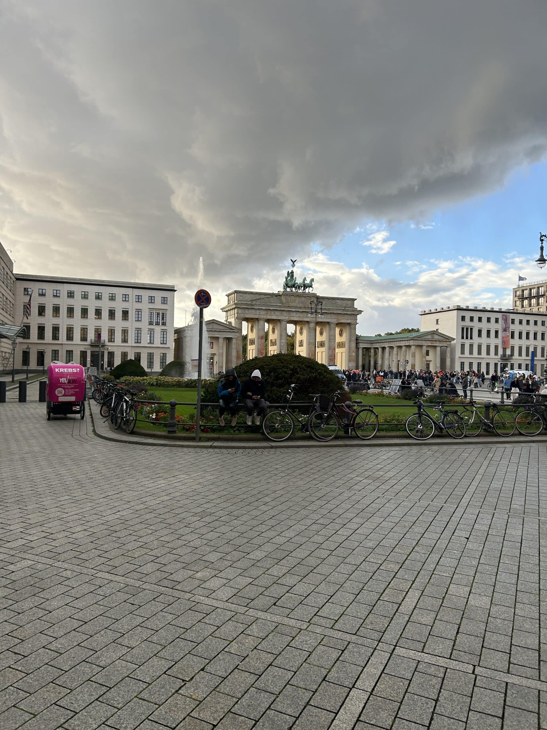 Am frühen Abend verabschiedet sich das Brandenburger Tor von mir..