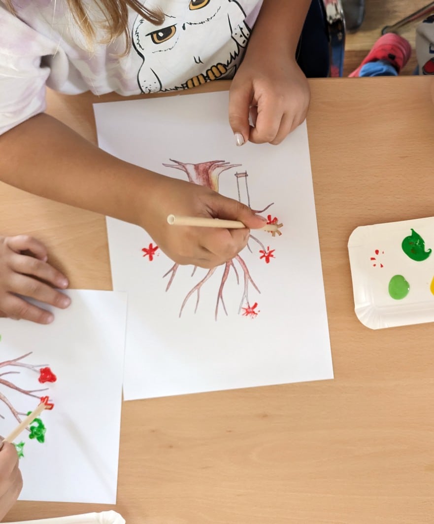 Herbstbäume mit den Kindern.