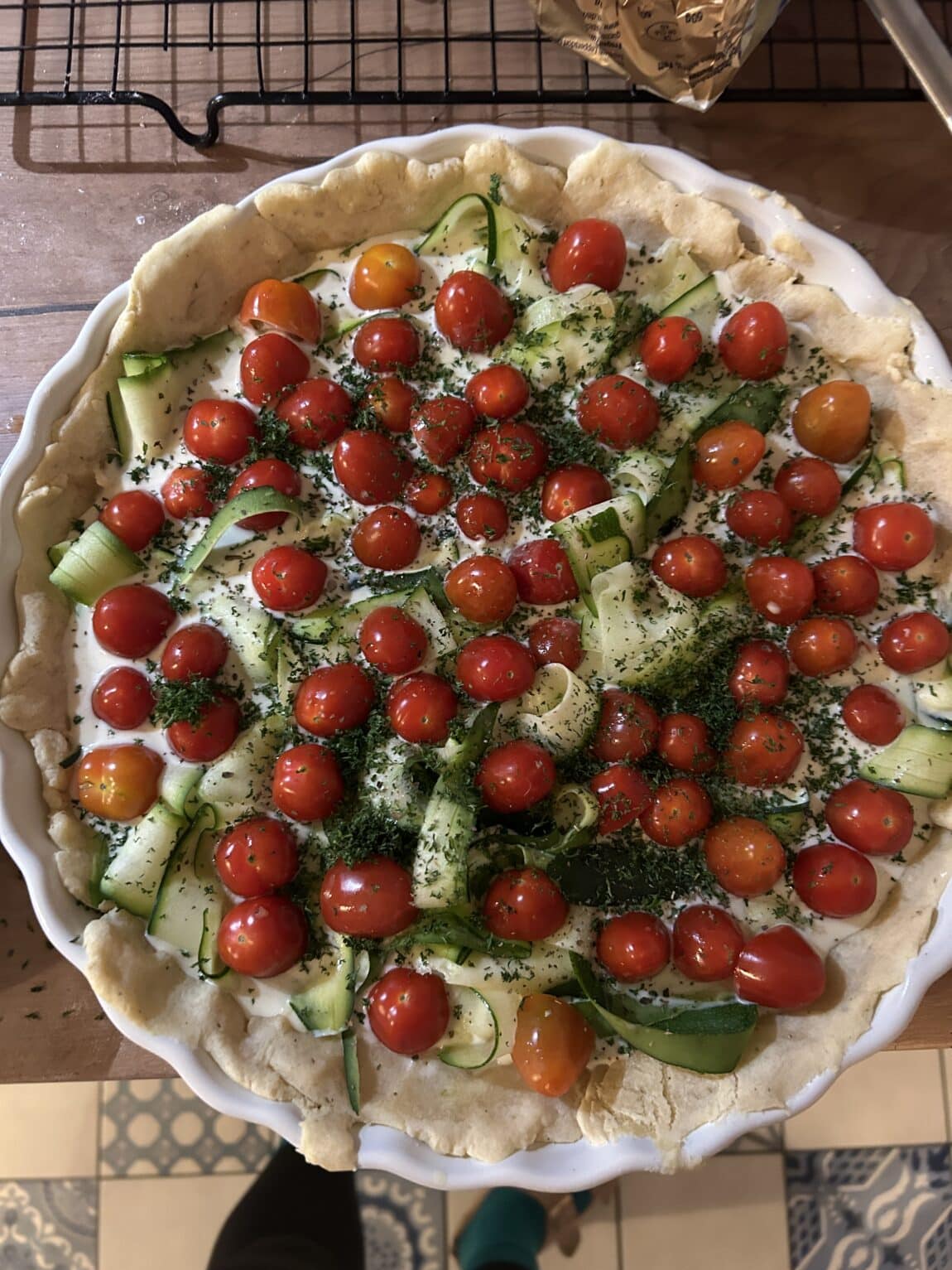 #9 Daheim ist vorher schon der Quiche Teig fertig geworden. Alle Teige sind glutenfrei in diesem Haushalt. Das Geheimnis für geschmeidigen Teig liegt übrigens in einem TL Flohsamenschalen (geqollen) den man immer hinzufügt. So wird jeder glutenfreie Teig elastisch.