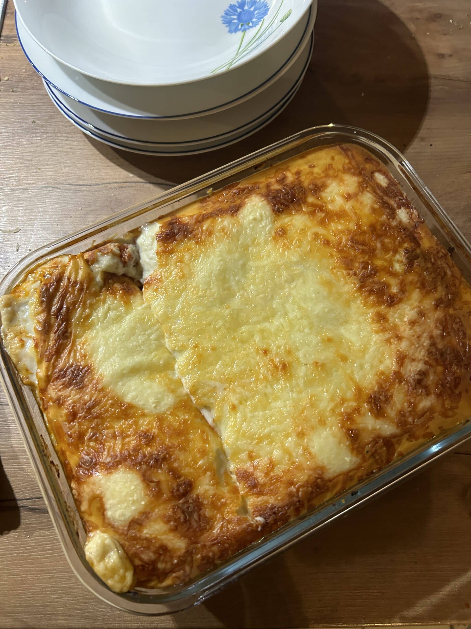 und aus den Resten vom Mittag wird am Abend dann Lasagne für alle. Das reicht auch noch für Sonntag Mittag.