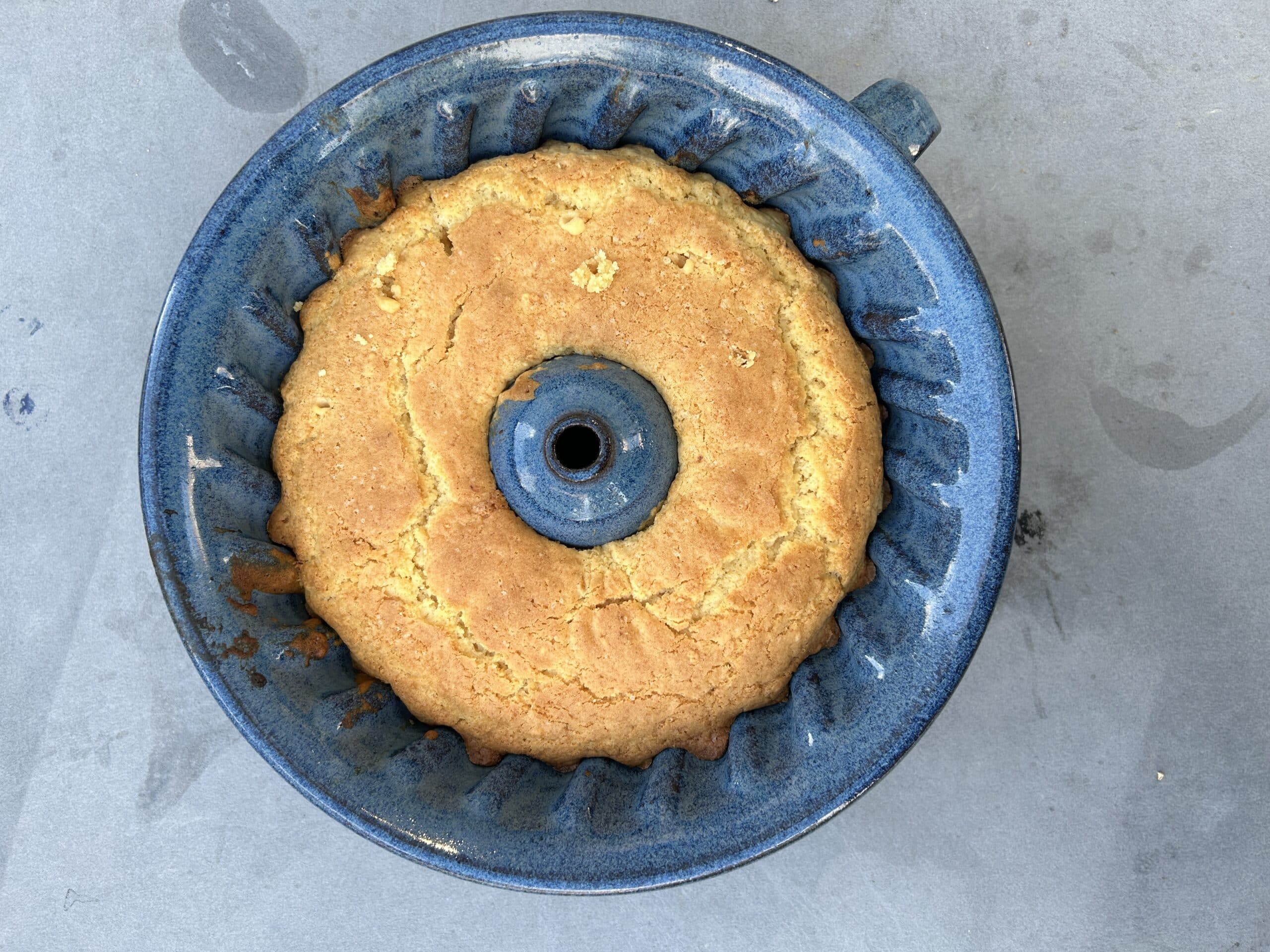 Ein schneller Zitronenkuchen. Backen macht wirklich glücklich.