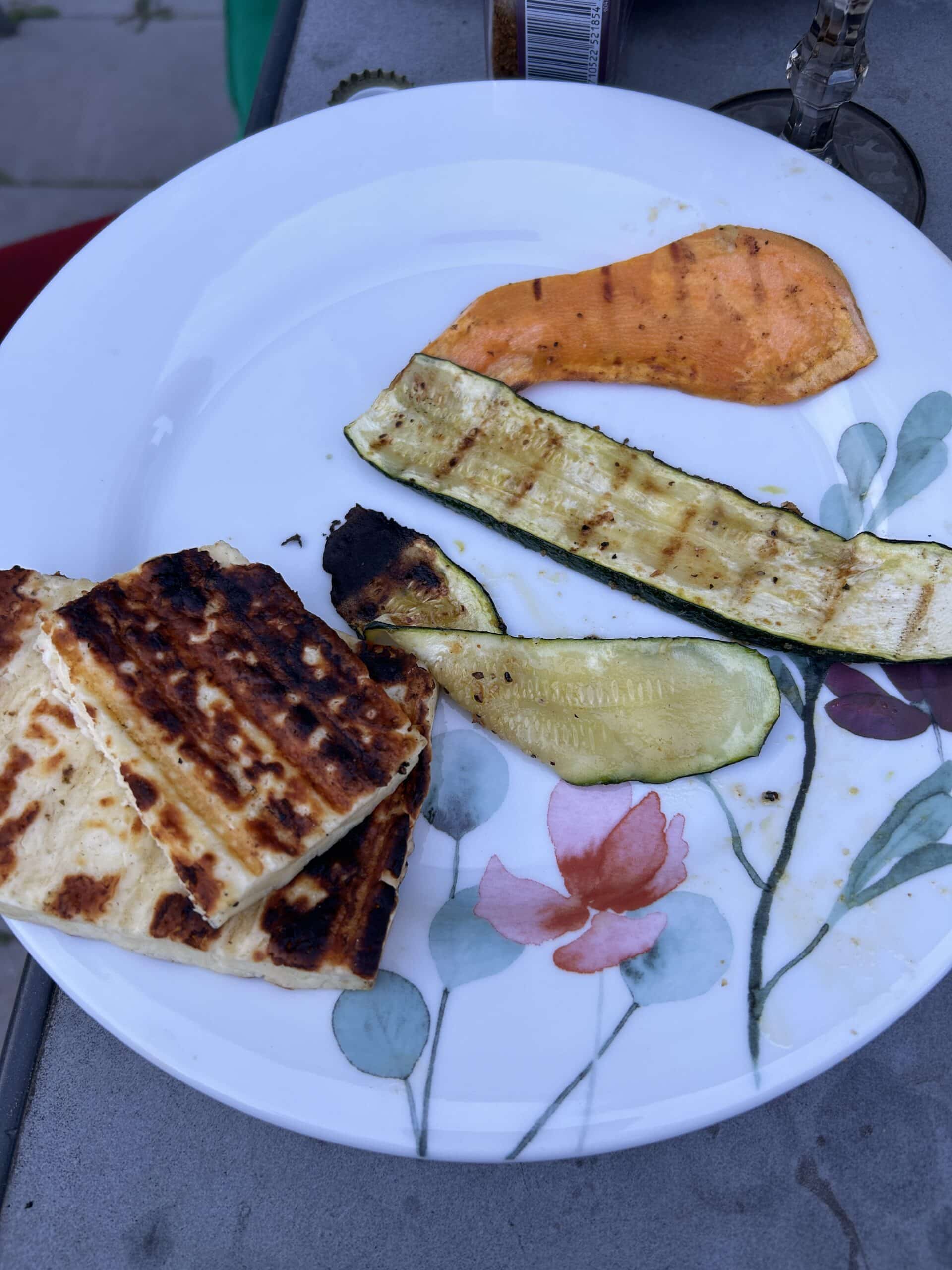 Spontanes Abendgrillen für die Eltern. Kinder finden Grillen hier nicht so toll.