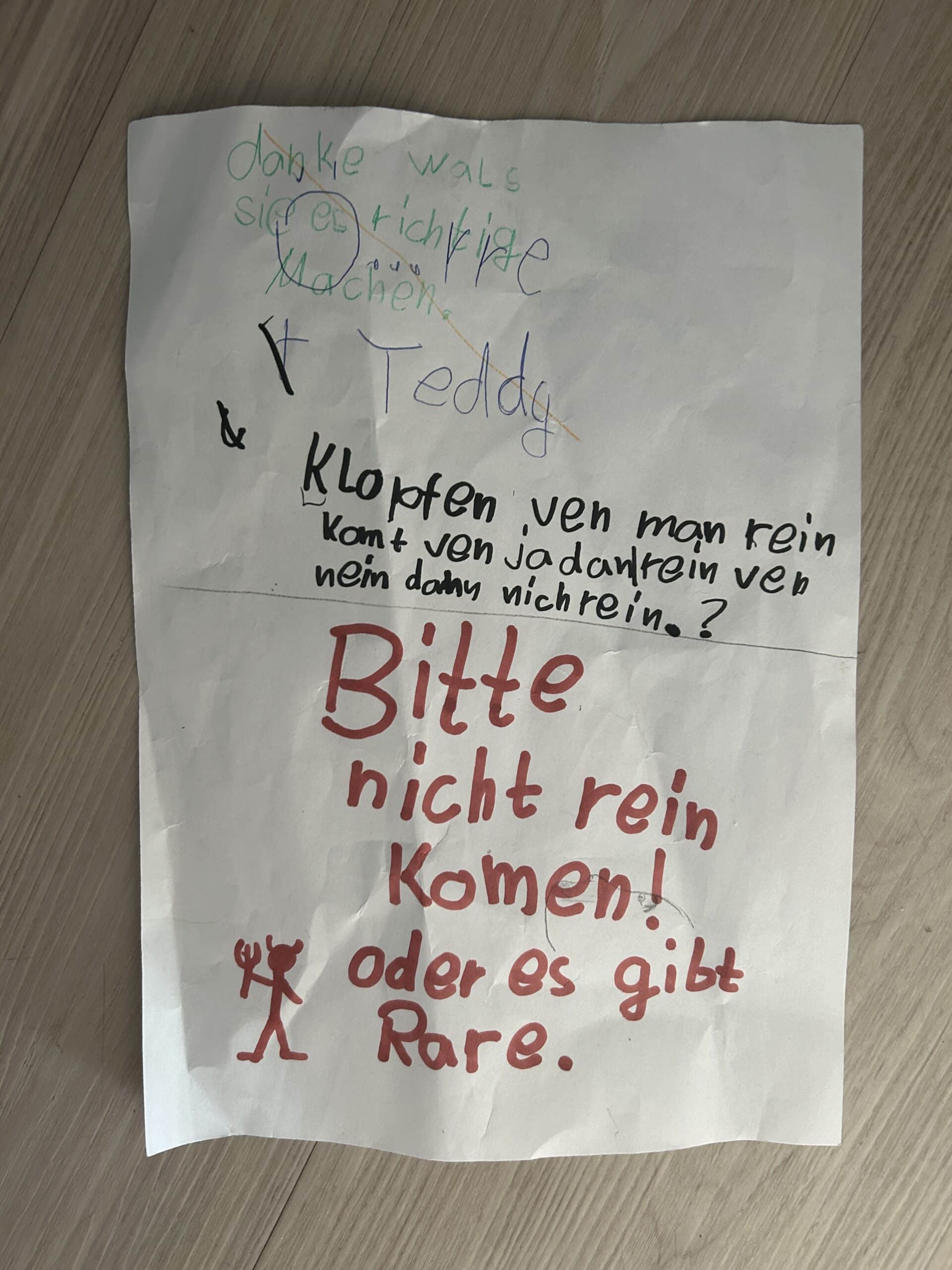Hallo Sonntag. Erstmal ne klare Message vor dem Zimmer gefunden.