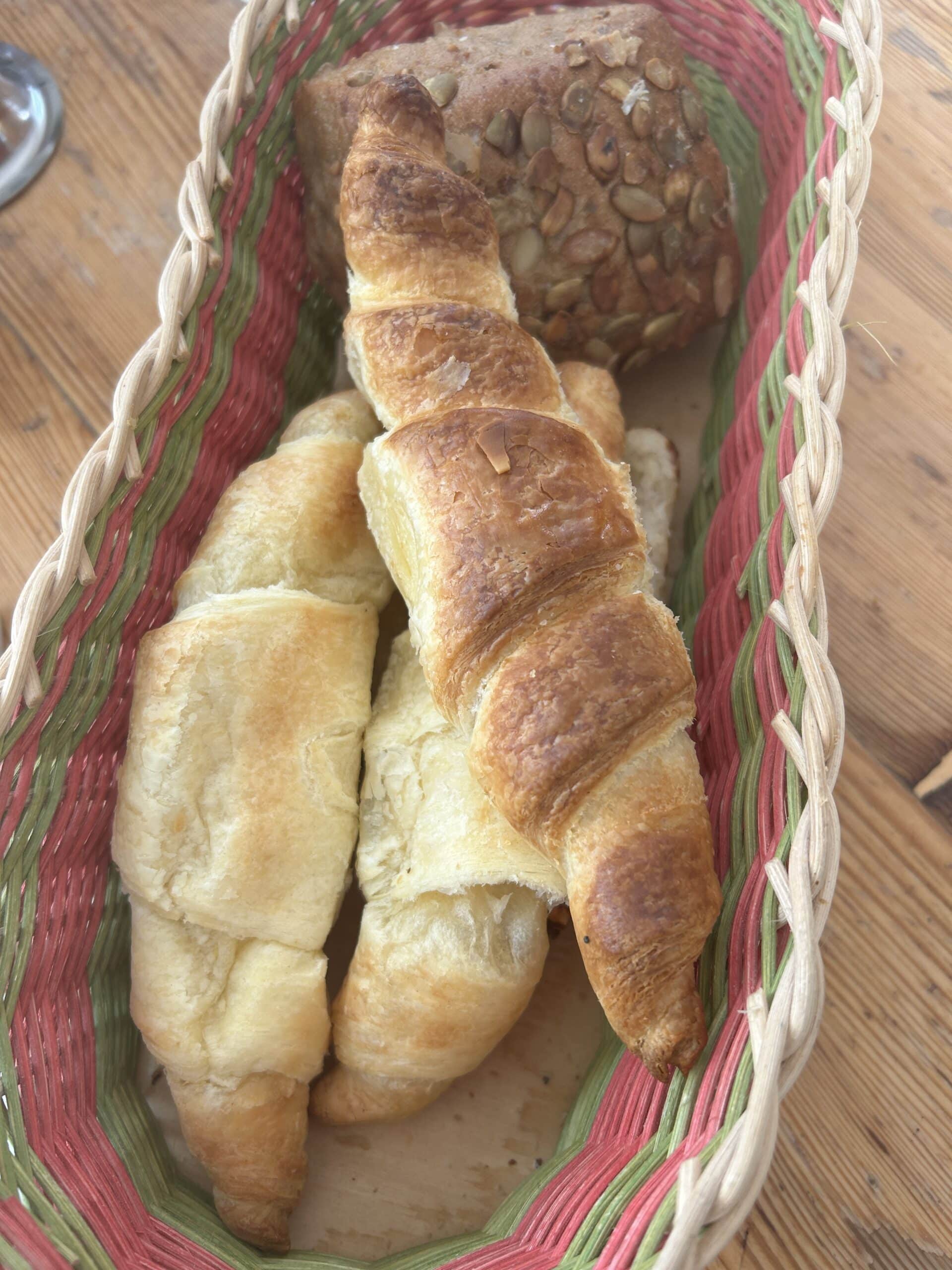 Es werden Croissants aufgebacken.
