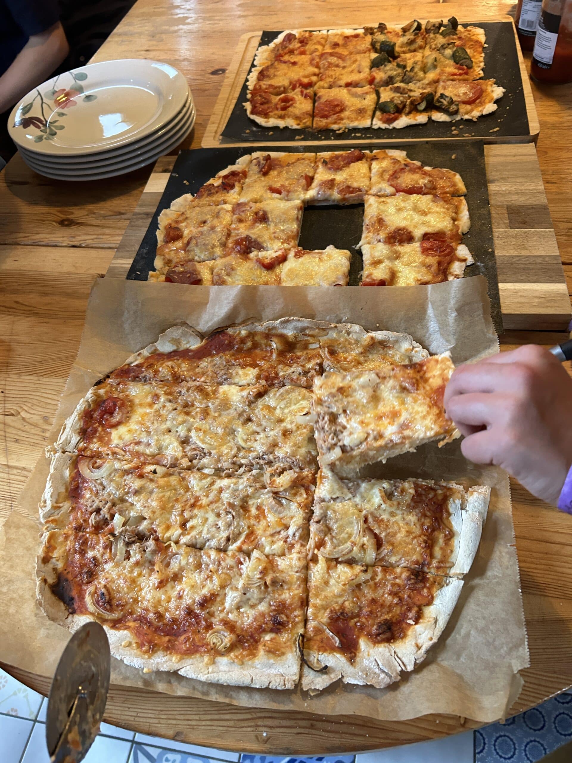 Am Abend gibt es glutenfreie Pizza für alle.