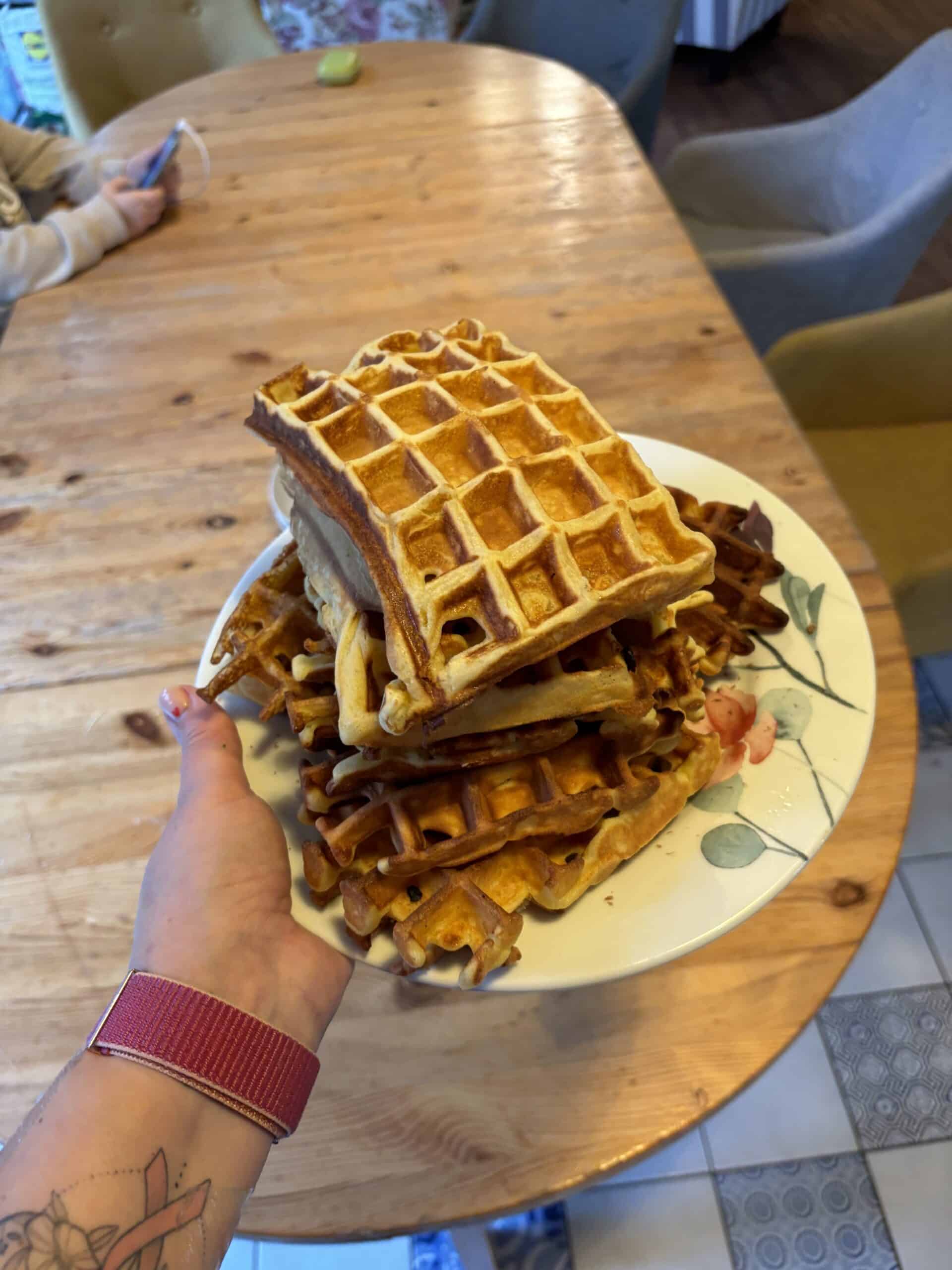 Am Nachmittag backen wir dann Waffeln für uns und den Besuch.