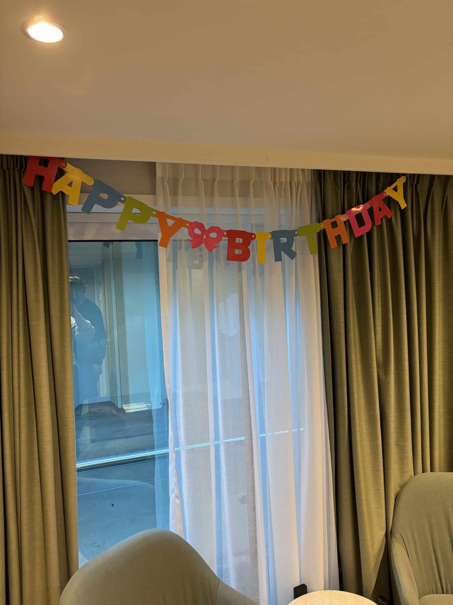 Hallo Samstag. Heute hat Konsti Geburtstag. Wir sind auf dem Schiff (letzter Tag) und auch hier wird gefeiert.