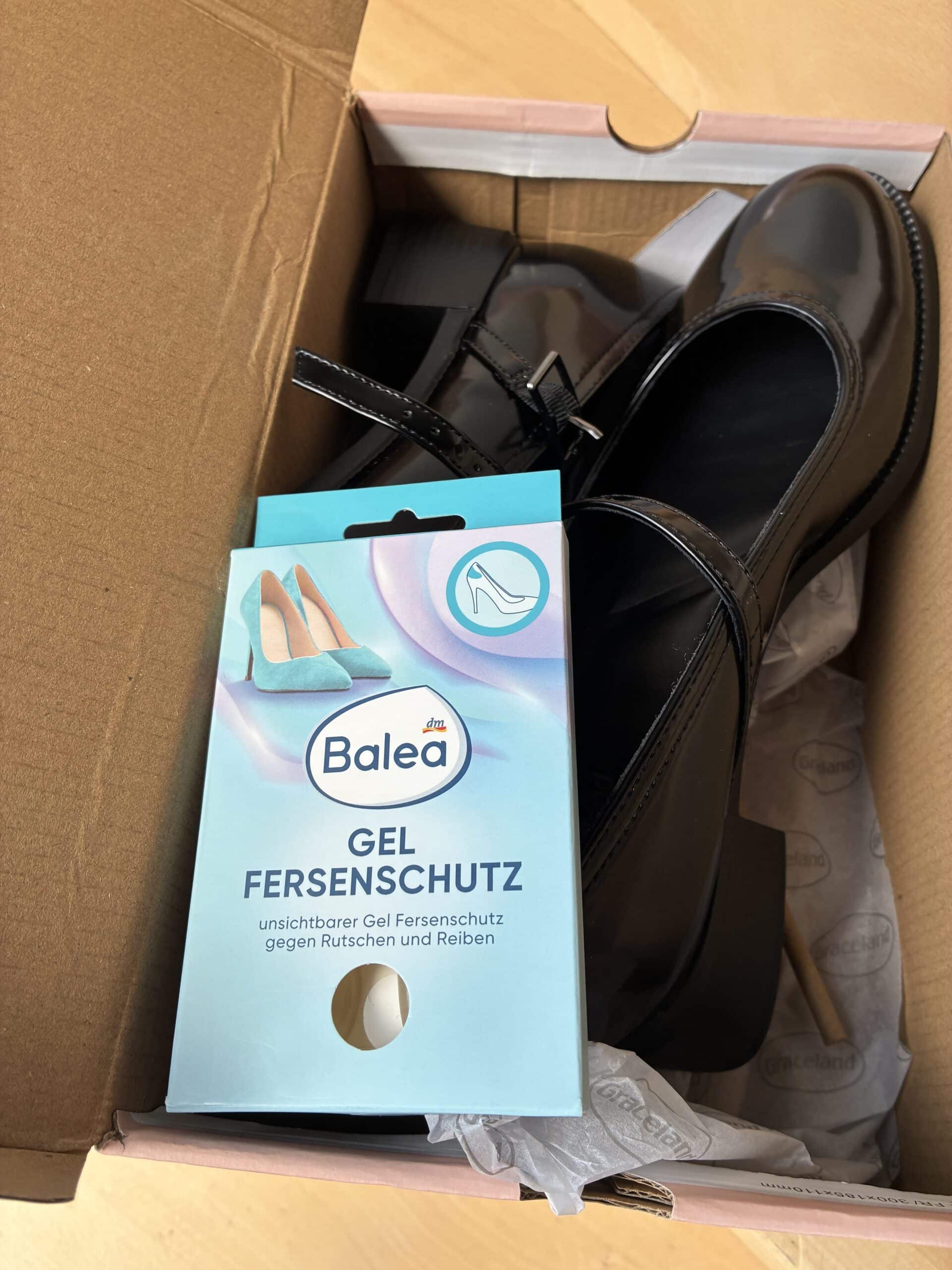 Aber die und gleich mit Fersenschutz, damit es wenig Blasen gibt.