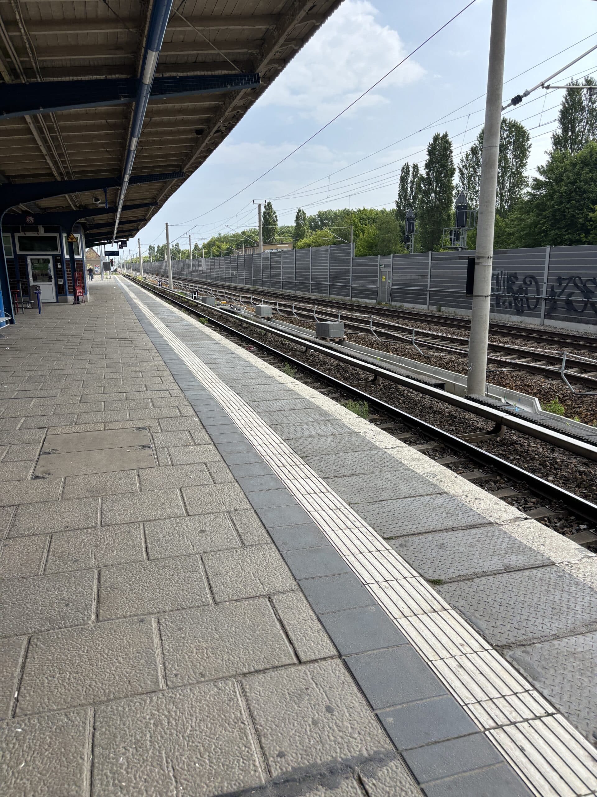 Hallo Samstag, ich reise heute der Familie hinterher nach Brandenburg.