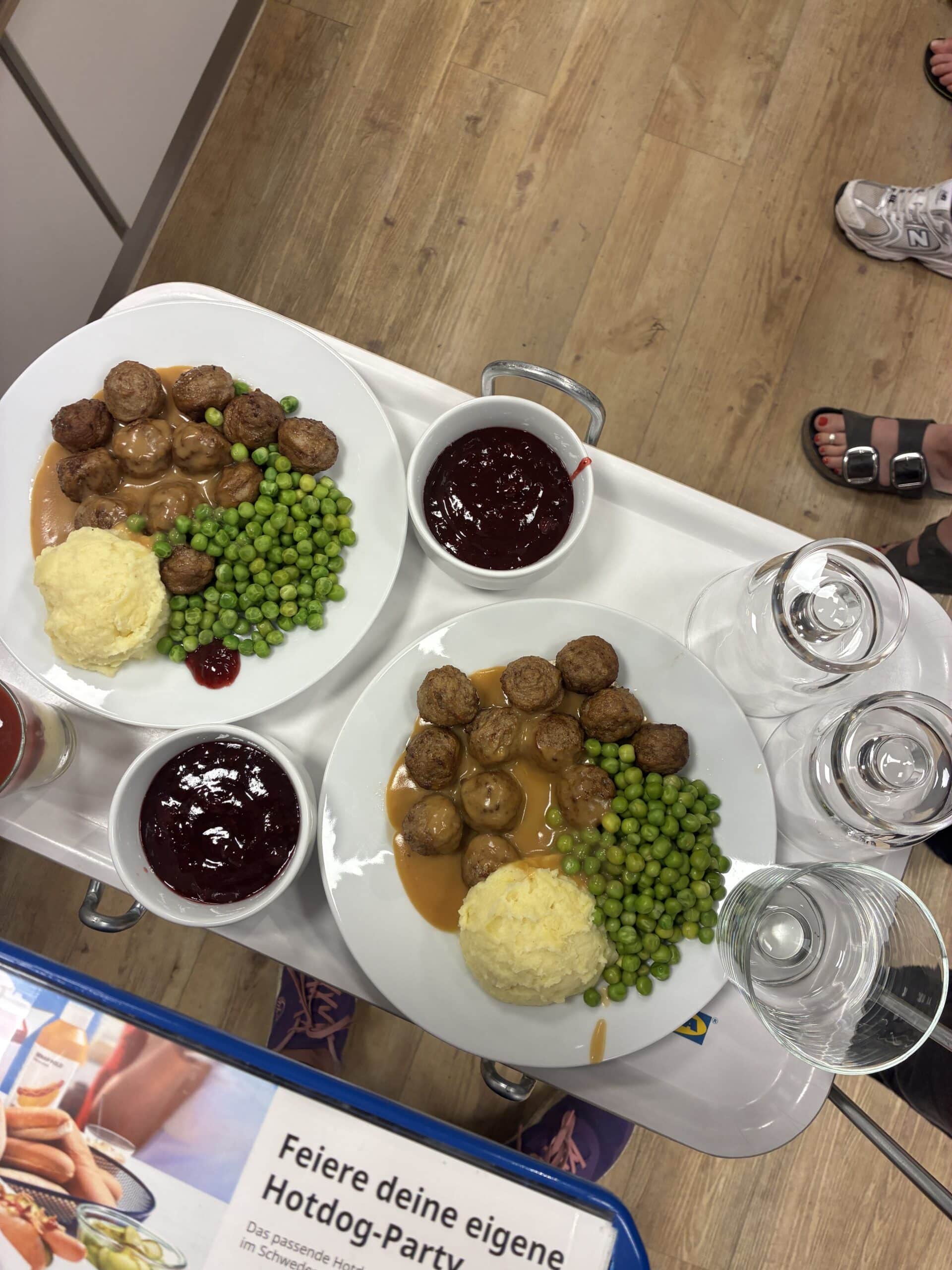 Nach der Bobbahn gibt es Mittag bei Ikea für die Gäste. Kommt gut an und wir sind froh, denn es ist recht viel glutenfreies dort möglich.