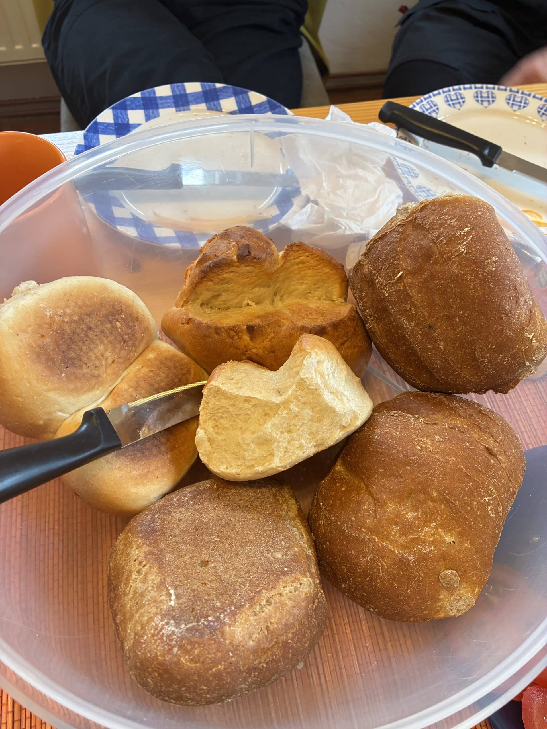 Hallo Samstag. Erstmal schön frühstücke in Sachsen.