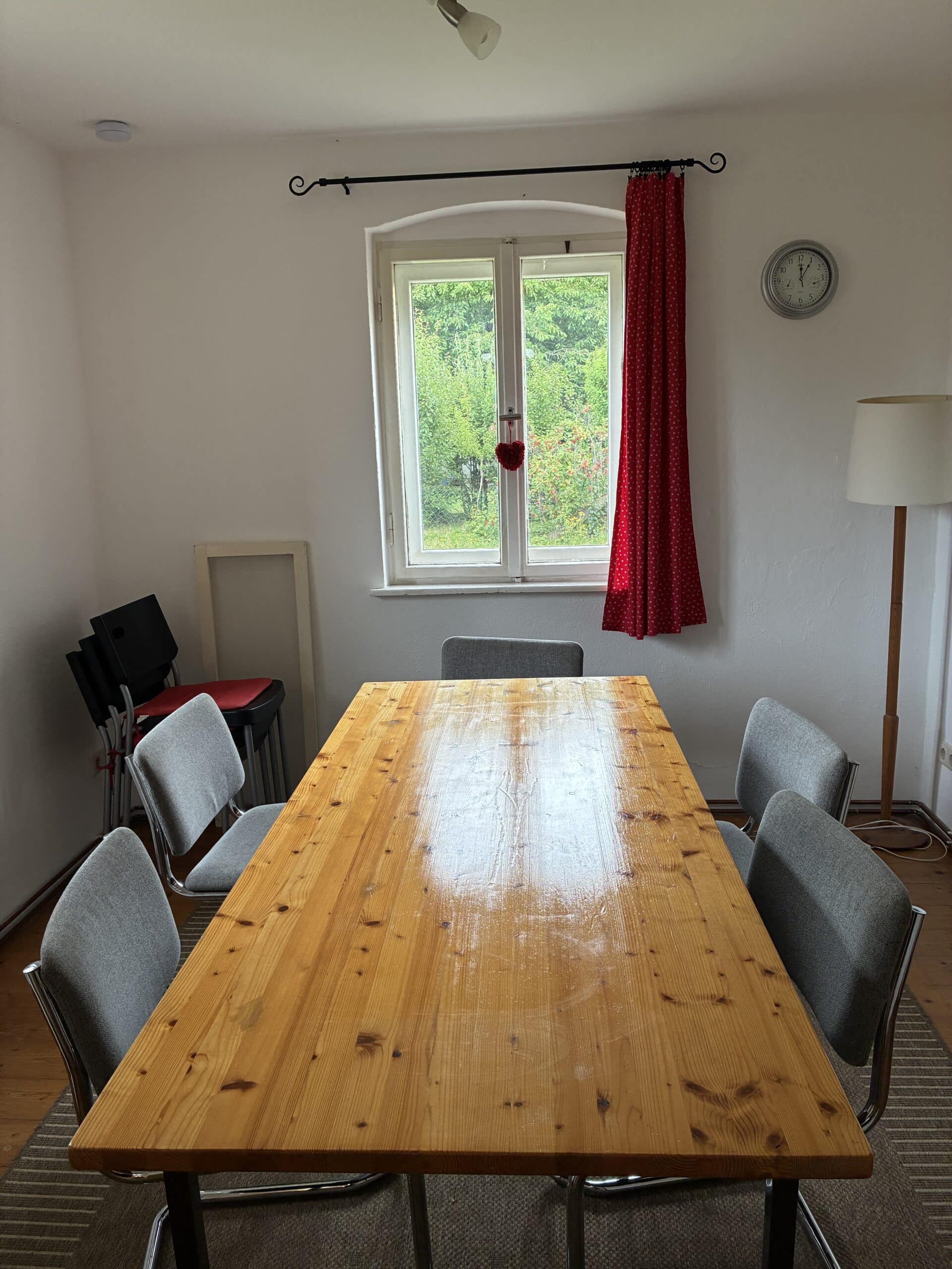 Danach wird aufgeräumt im Ferienhaus. Empfehlen wir übrigens Familien mit Kindern uneingeschränkt: Ferienhaus Magdalena.