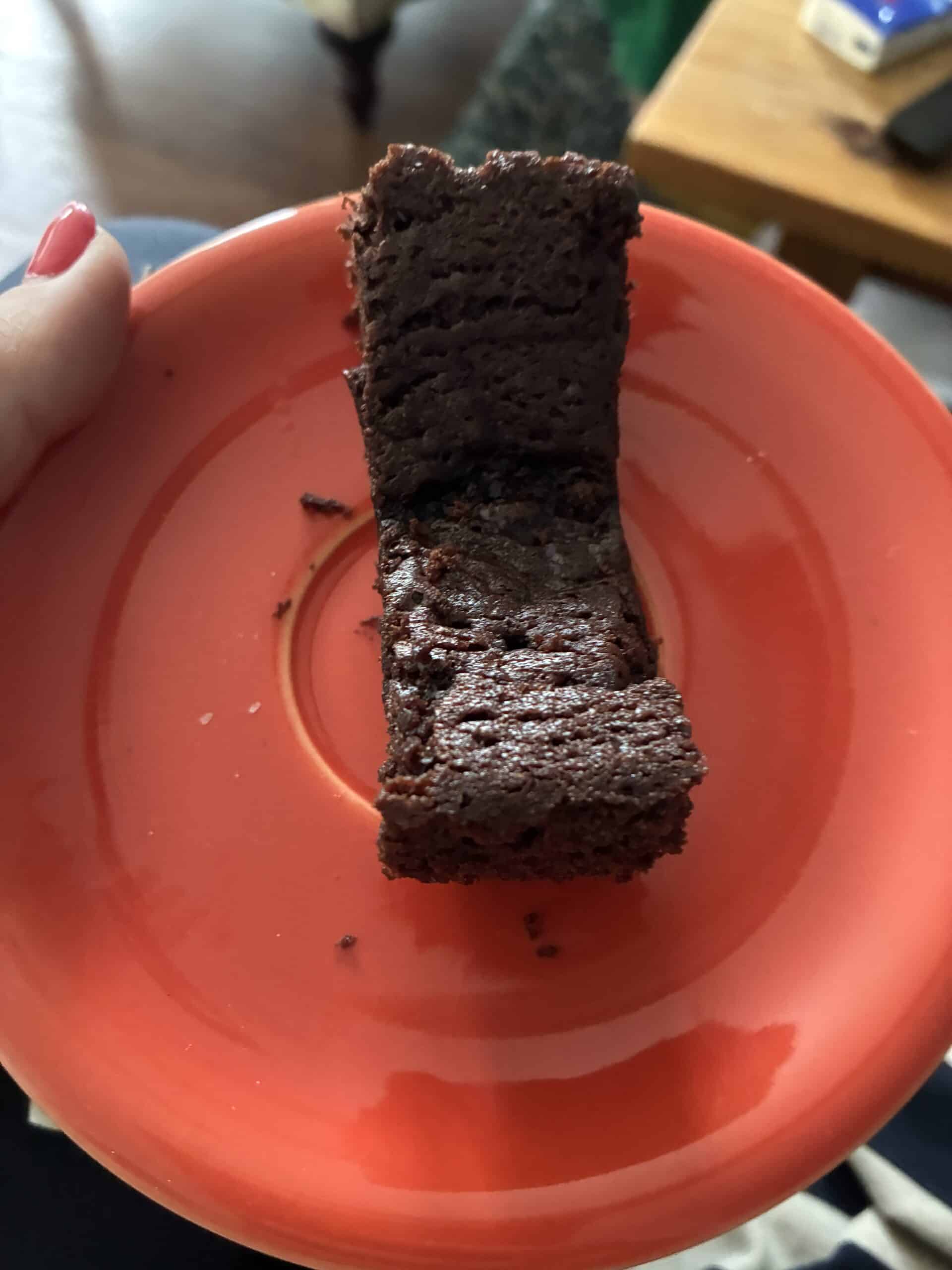 Zum Nachmittag gibt es Brownie für alle.