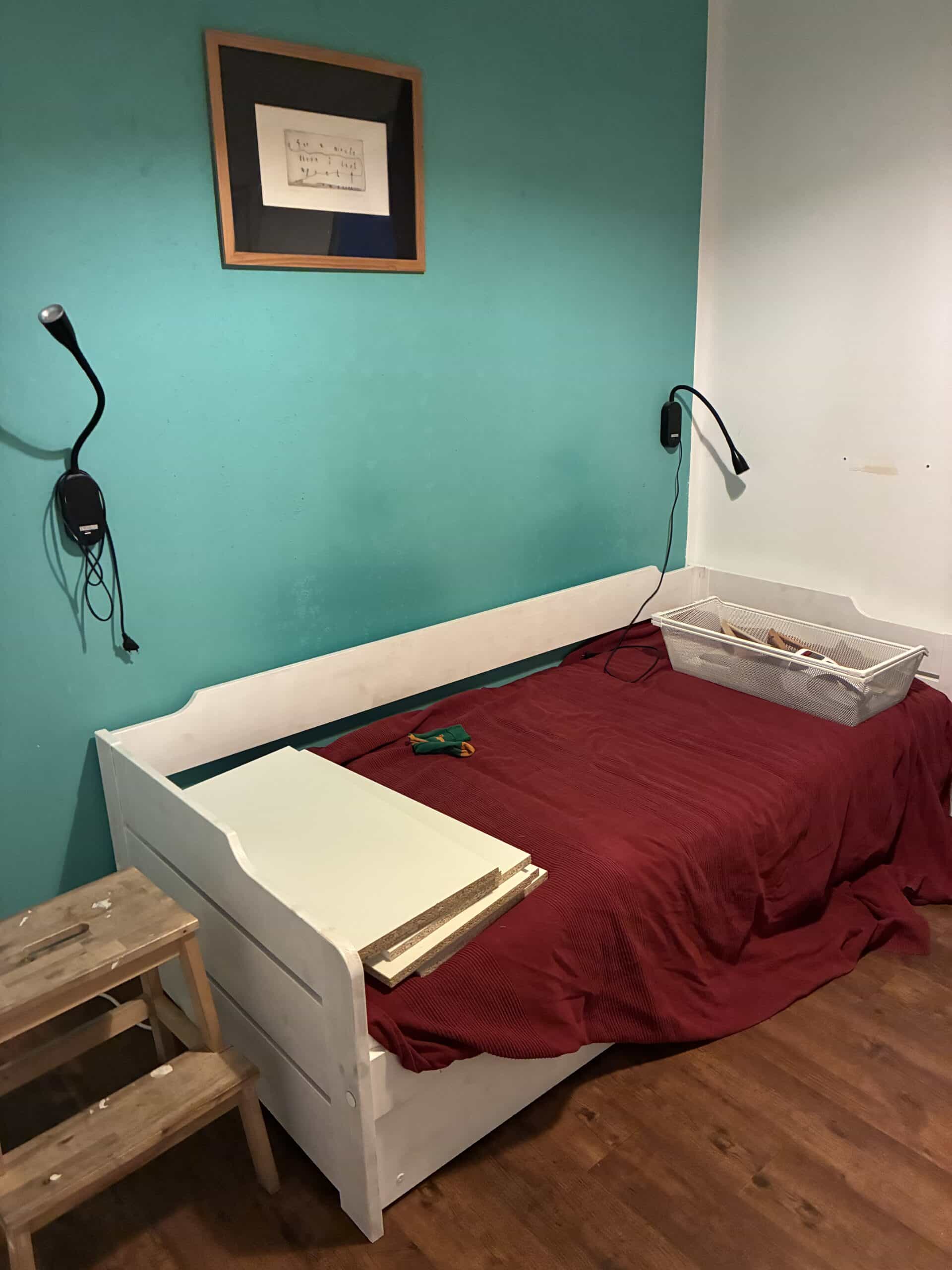Danach wird sehr viel geräumt im Haus. Das erste Kind ist ausgezogen, wir müssen uns alle (und die Möbel) sortieren.