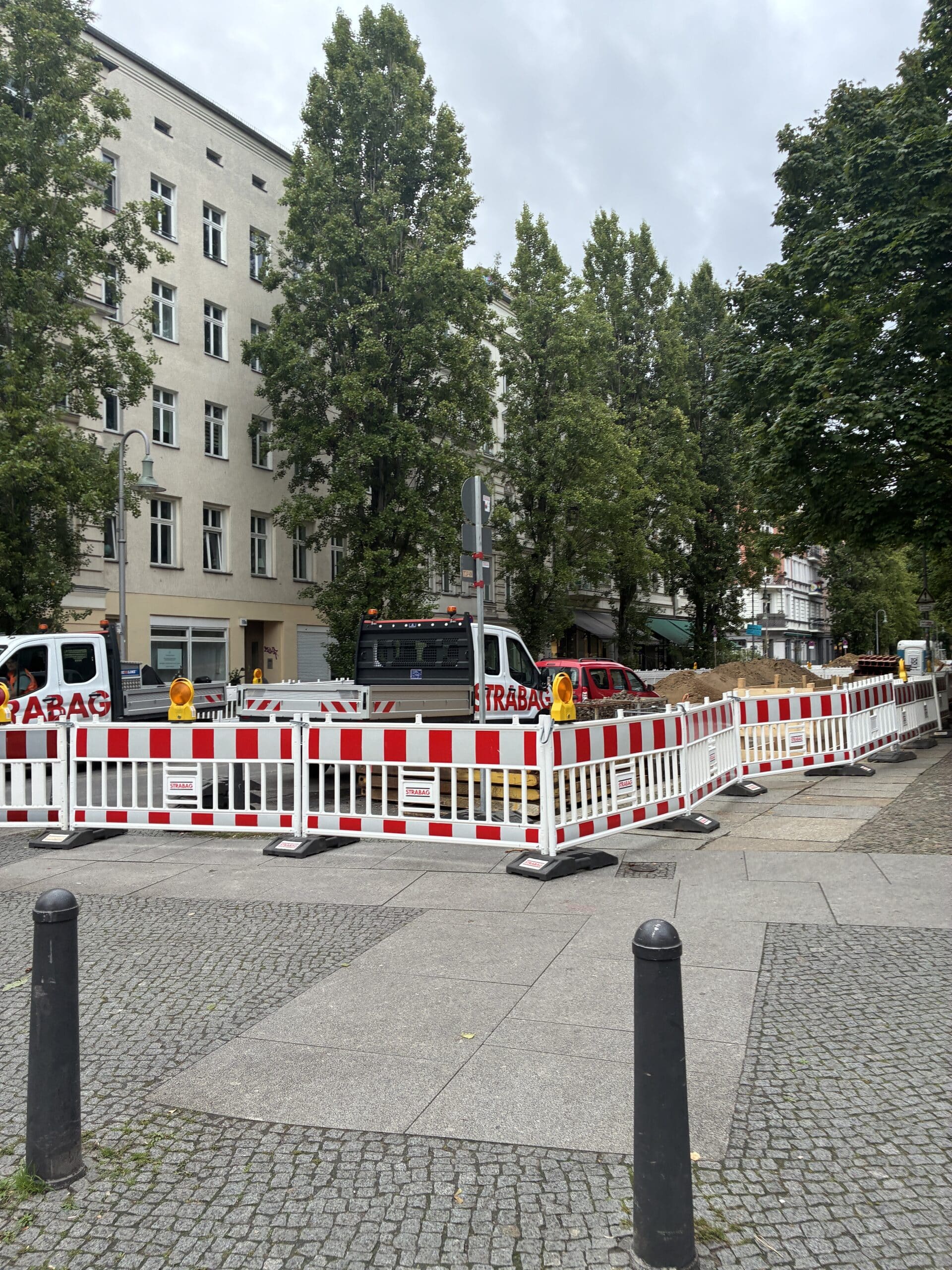 #1 Guten Morgen. Morgens erstmal schön zur Physiotherapie fahren und ne Weile laufen, weil wieder alles gesperrt ist.
