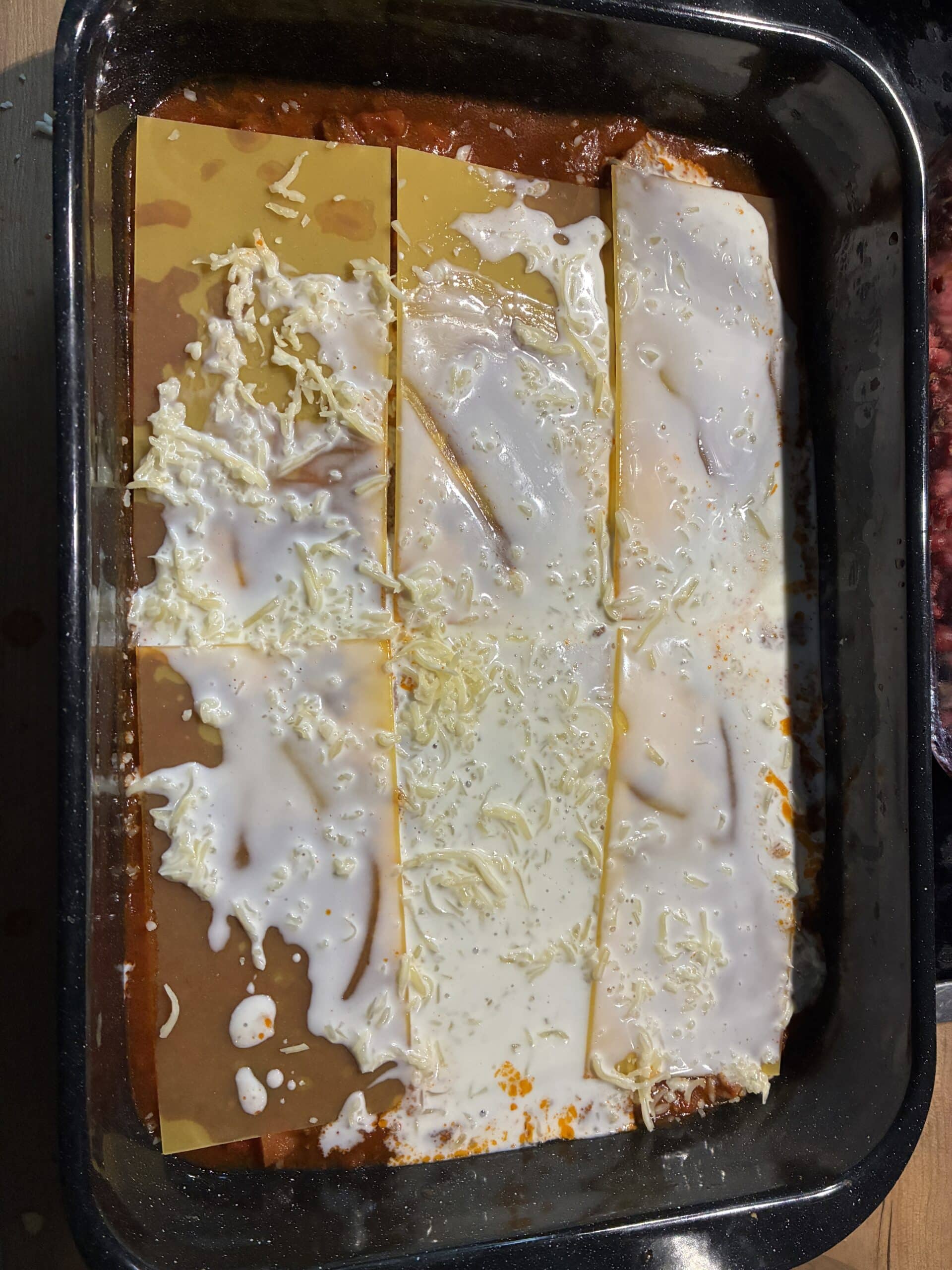 #3 Zwischendurch wird die Lasagne belegt.