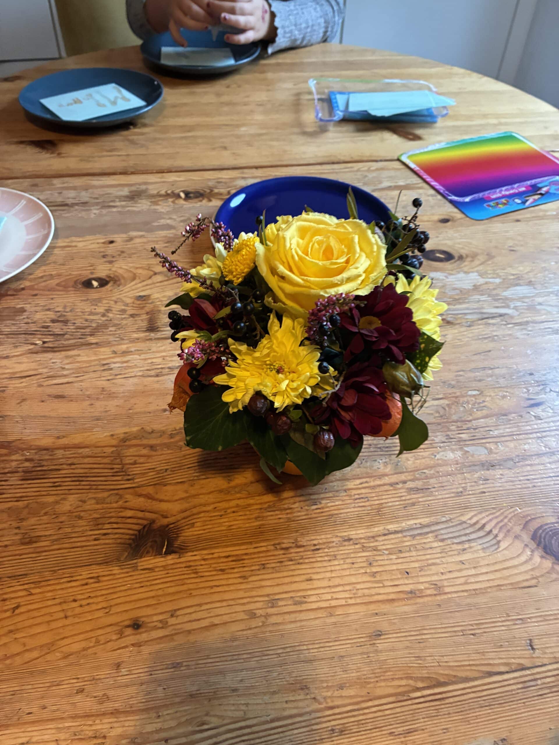 Am Nachmittag kommen dann Freunde zum Waffeln essen und spielen.