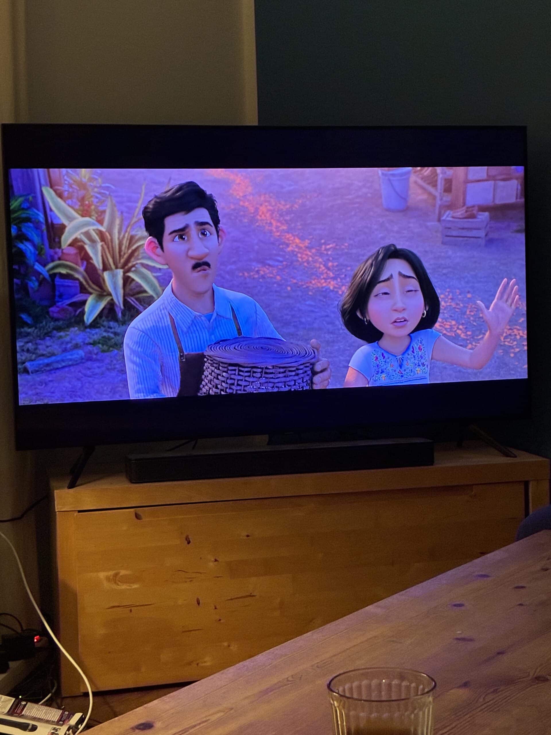 Wir schauen Coco, passend zum Herbst und dem Gefühl, dass der Tod gerade wieder ein bisschen näher rückt.