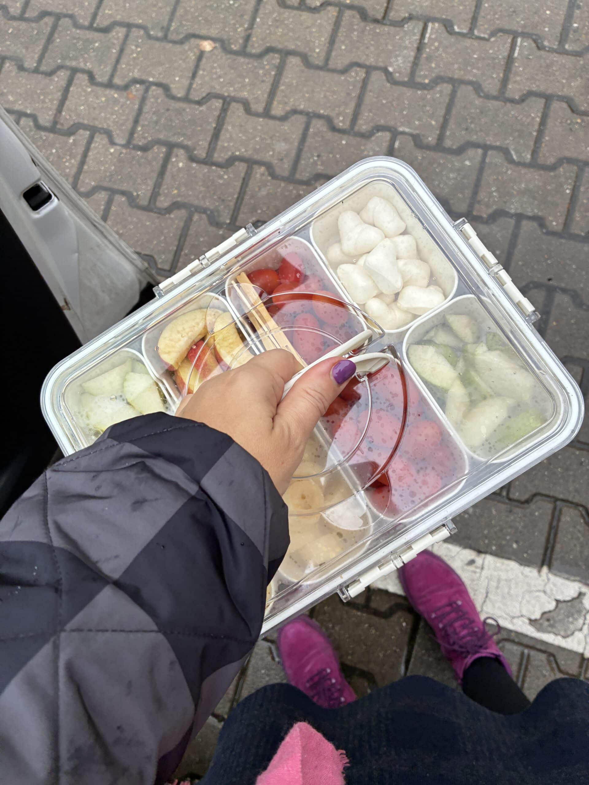 Hallo Samstag. Heute ist Workshop Tag für die Zukunftsforscherinnen. Ich liebe es einfach, dass alle Frauen einfach so was zu essen mitbringen.