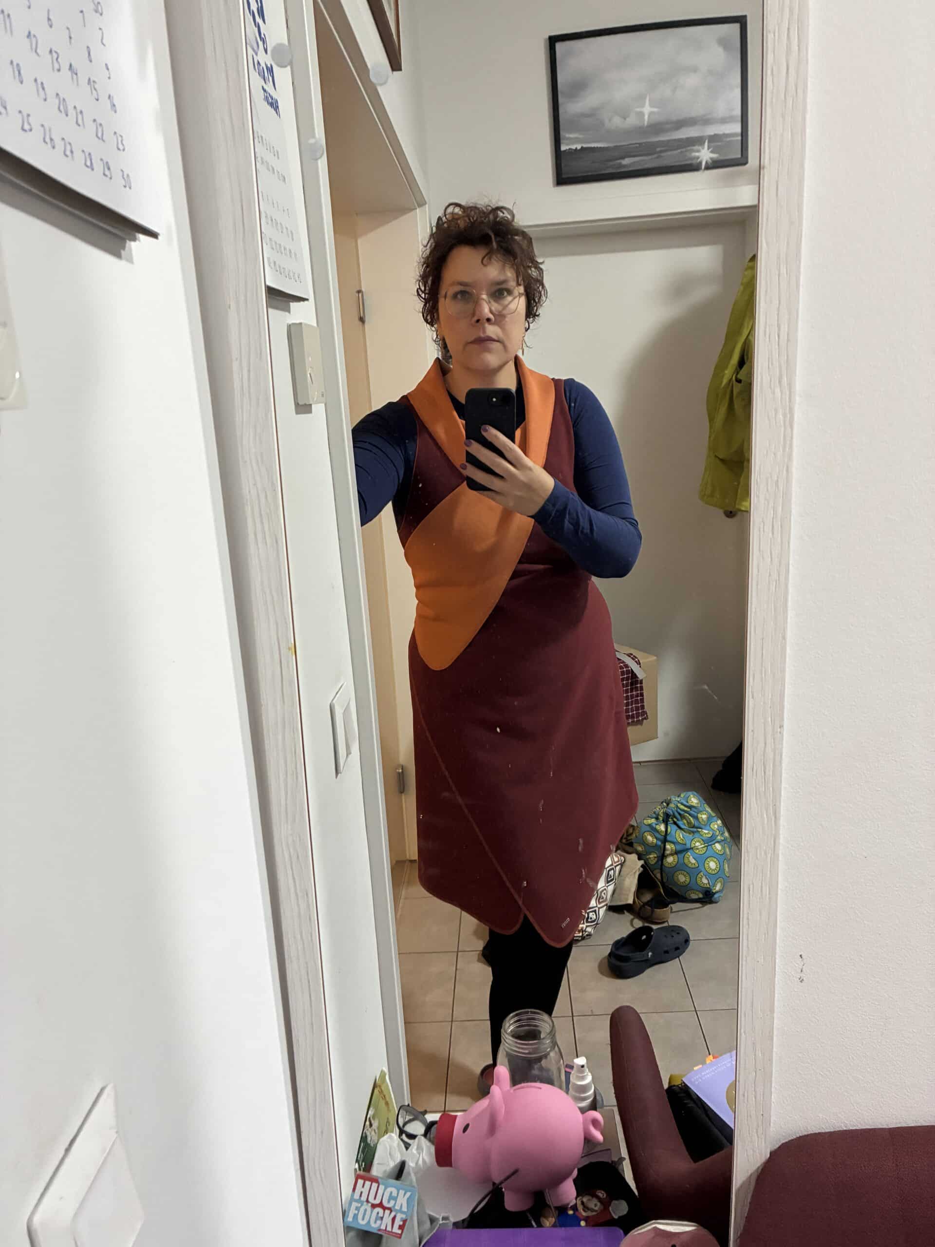 Am Nachmittag sind wir zu einer Party eingeladen. Ich trage heute mal wieder mein KUKLA Kleid.